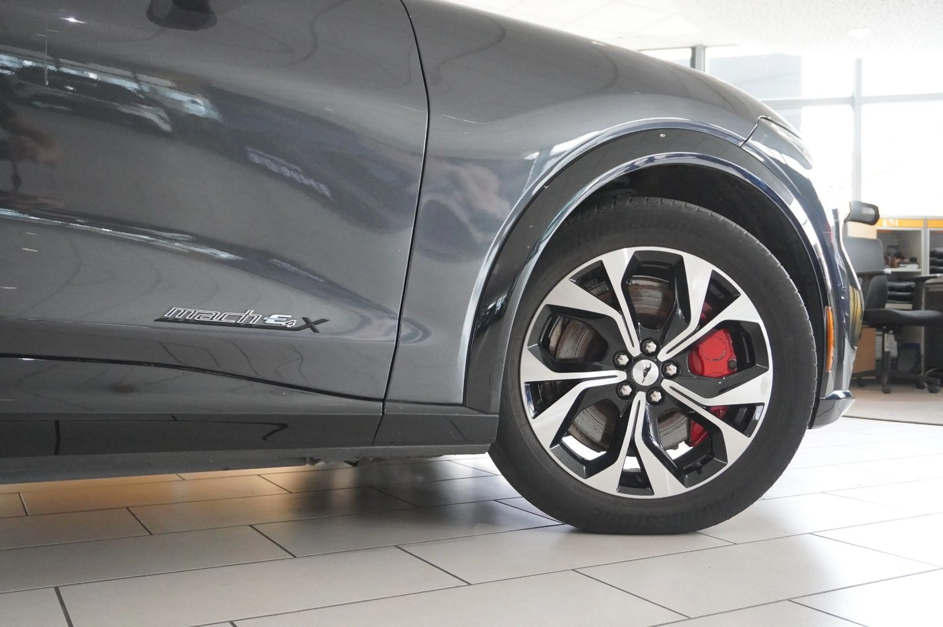 Ford Mustang Mach-E AWD 99KWH NAVI/LED/360°/PANO/B&O — photo 7