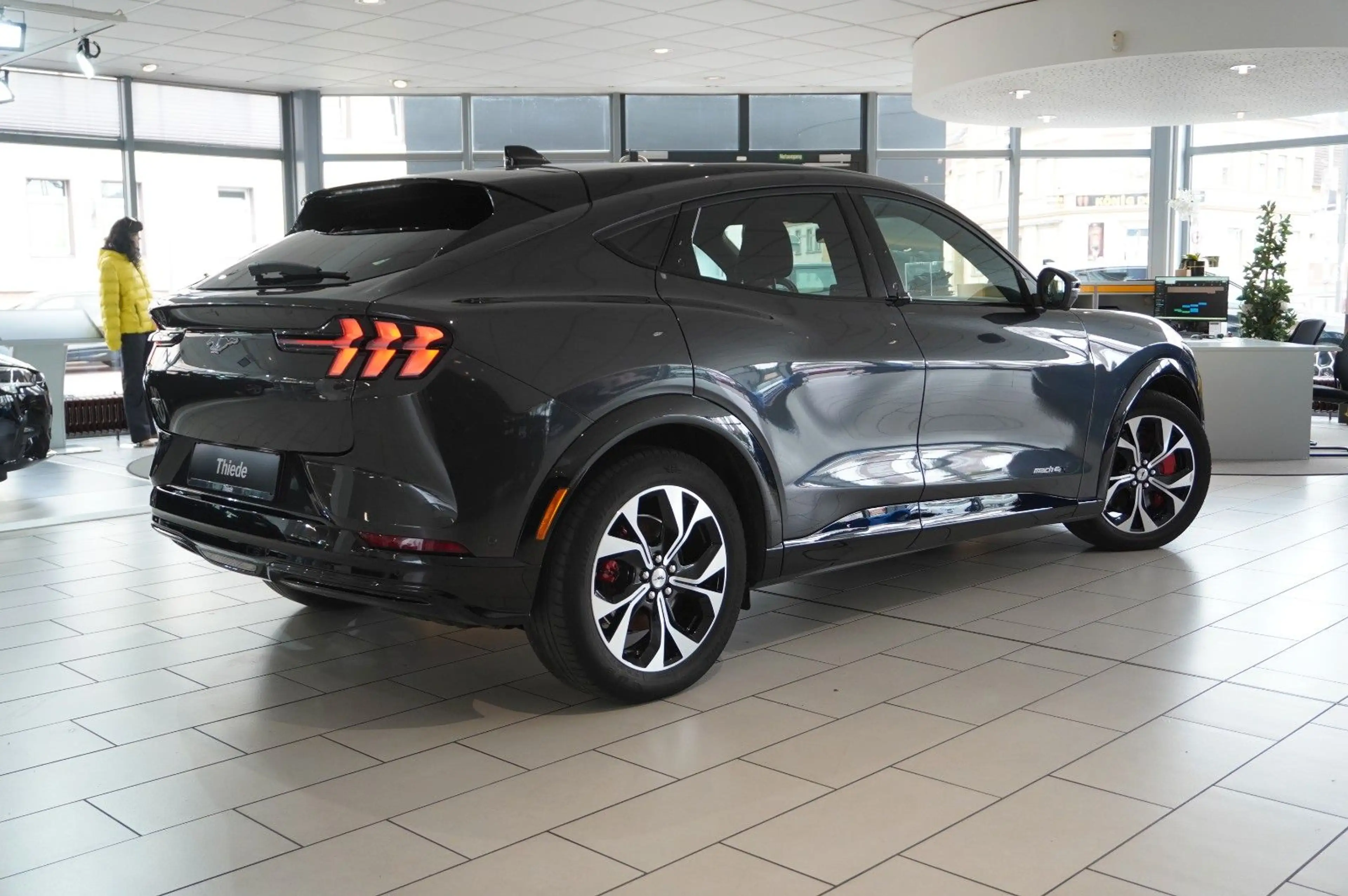 Ford Mustang Mach-E AWD 99KWH NAVI/LED/360°/PANO/B&O — photo 9