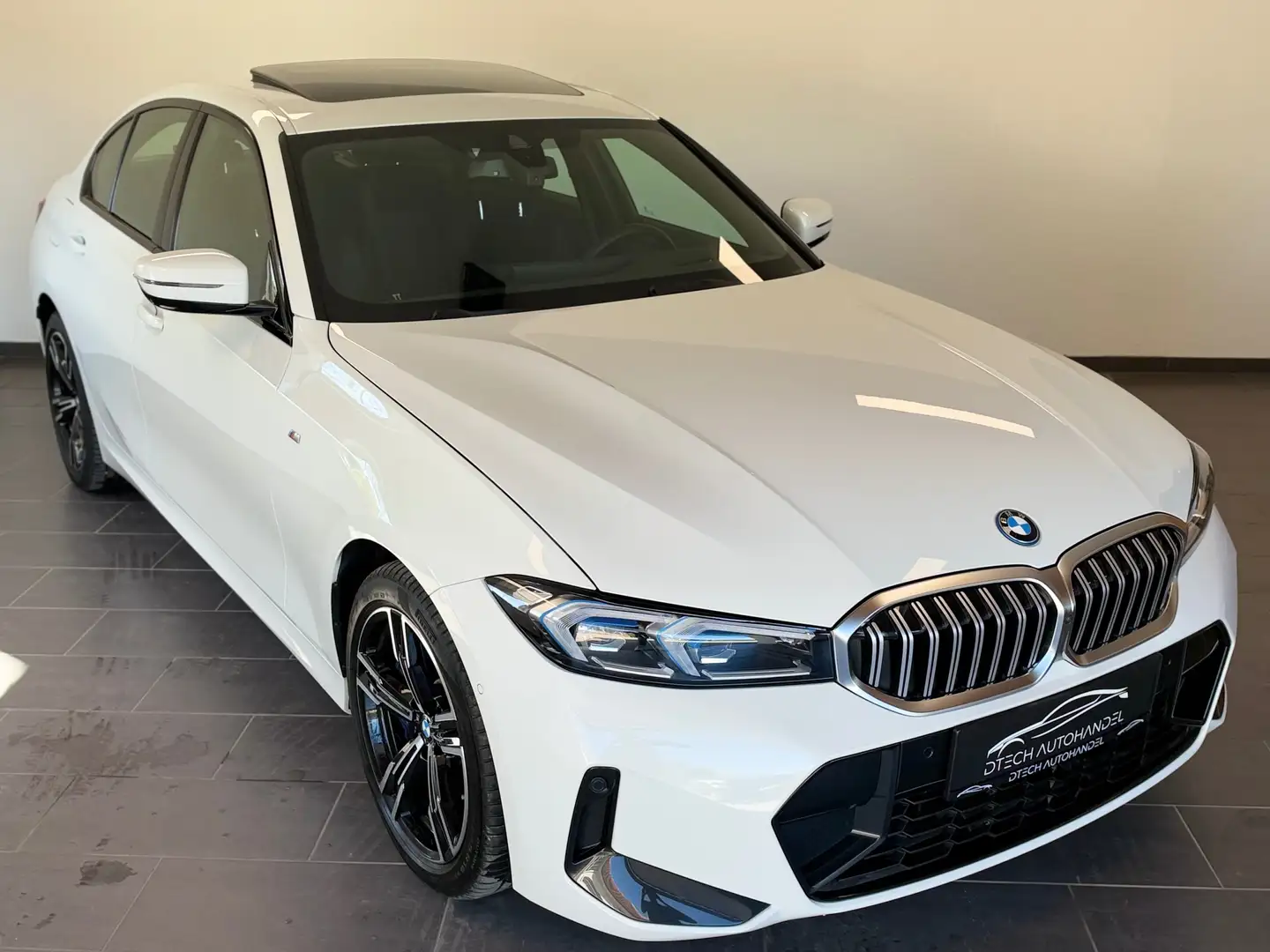 BMW 330 330e xDrive MSport/360*/H&K/Keyless/HeadUp/Schiebedach Weiß - 2