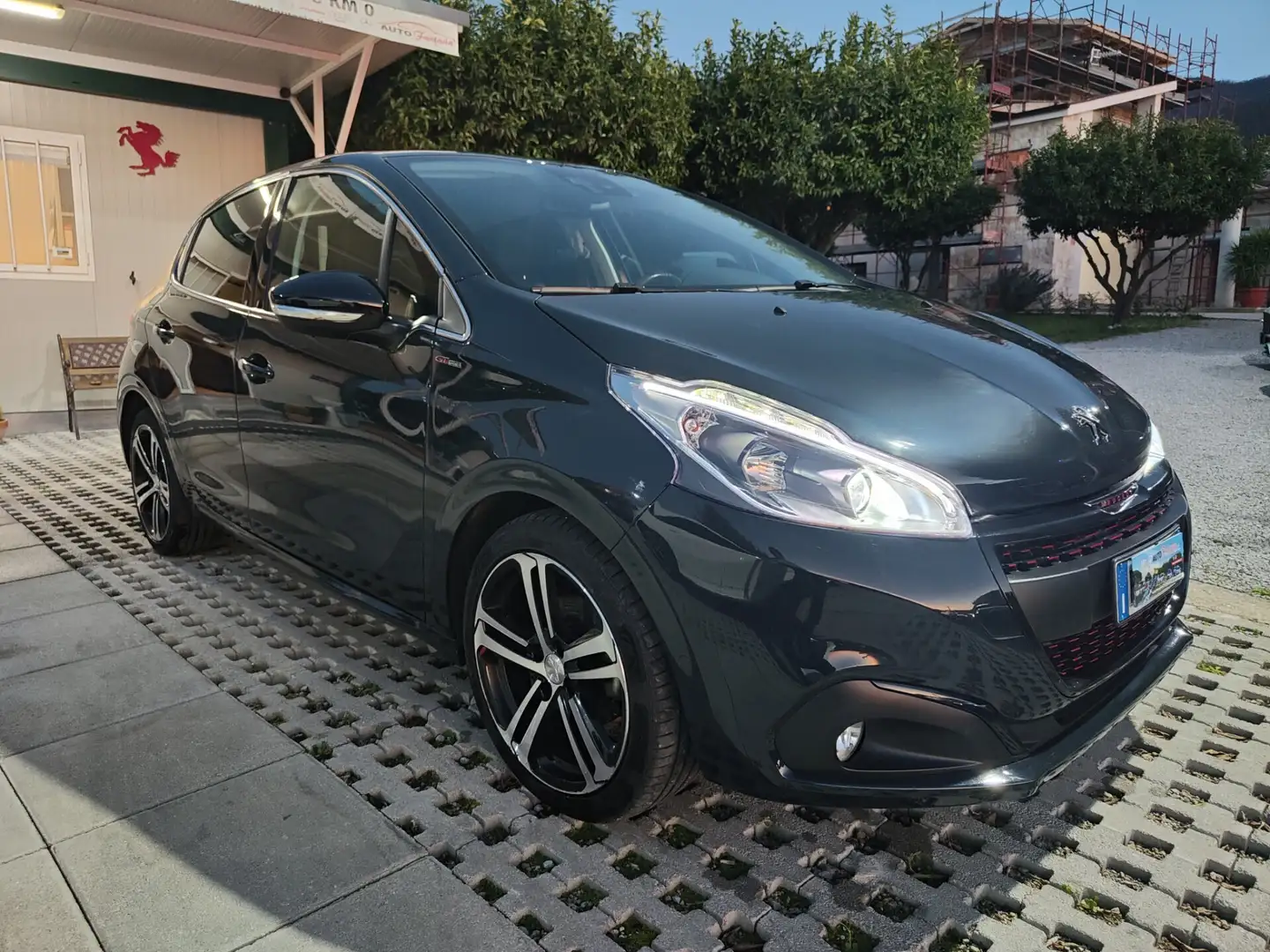Peugeot 208 PureTech Turbo 110 S&S 5 porte GT Line Grigio - 2
