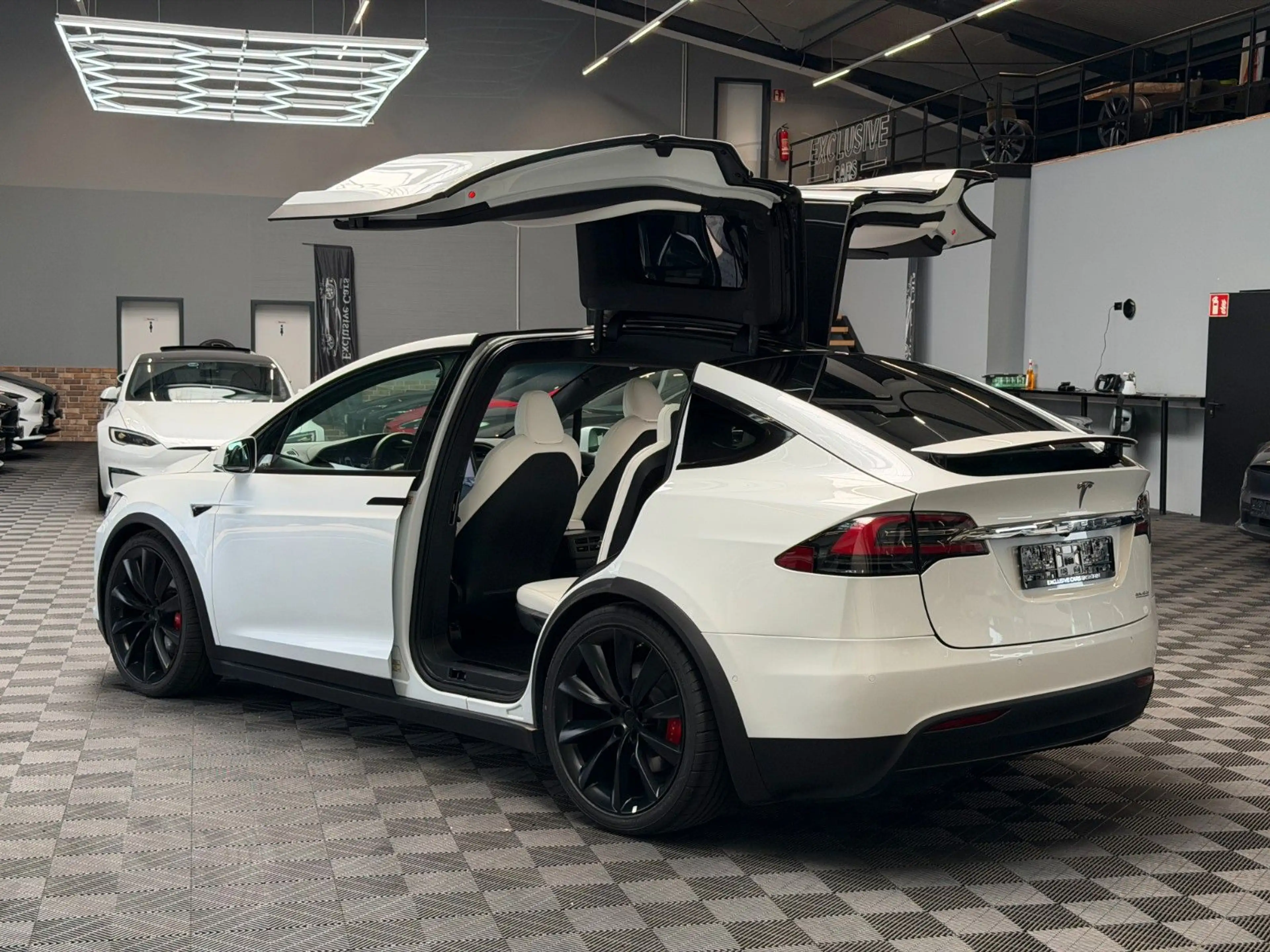 Tesla Model X MODEL X RAVEN PERFORMANCE | WHITE ON WHITE | — photo 7