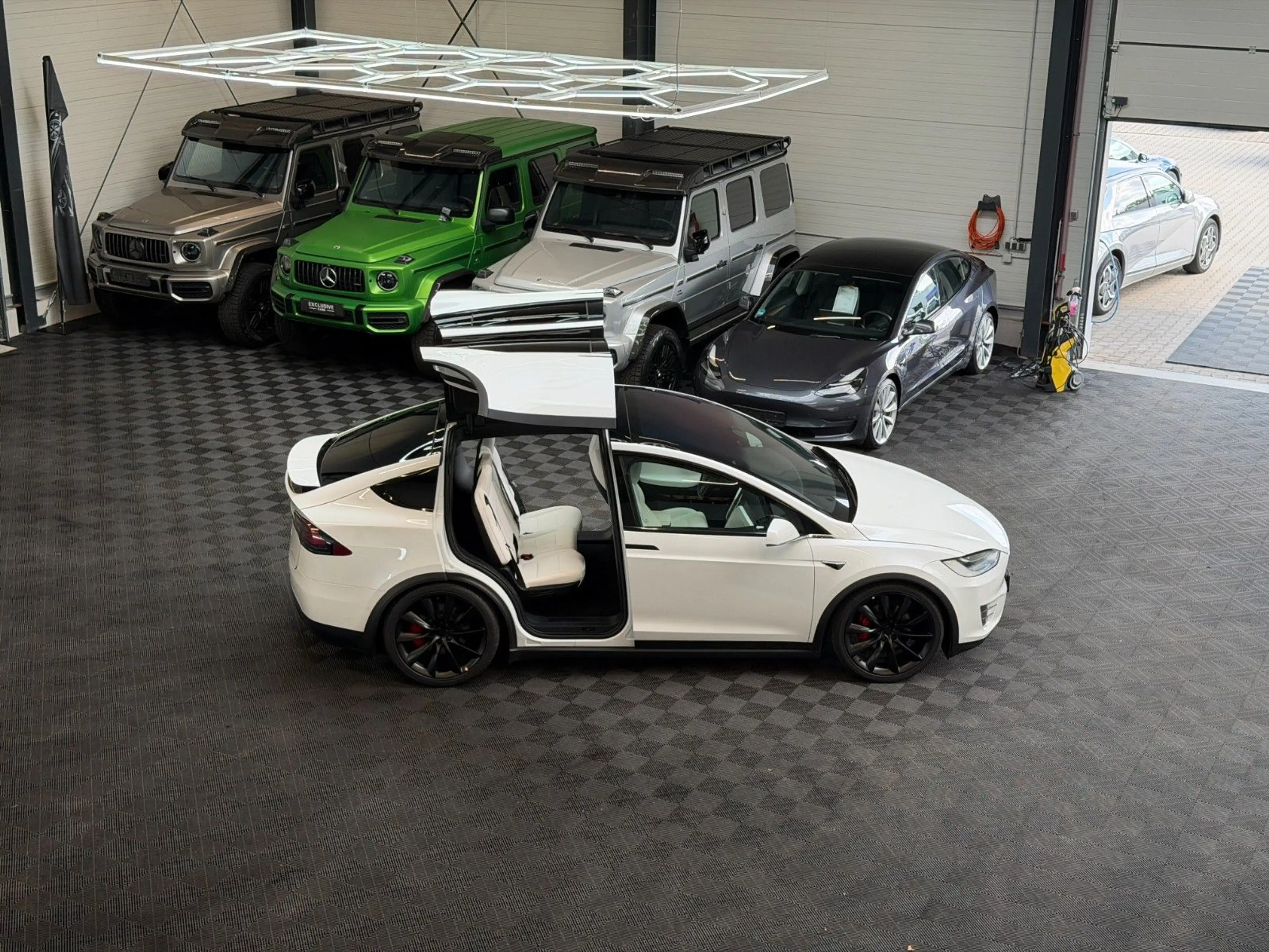 Tesla Model X MODEL X RAVEN PERFORMANCE | WHITE ON WHITE | — photo 3