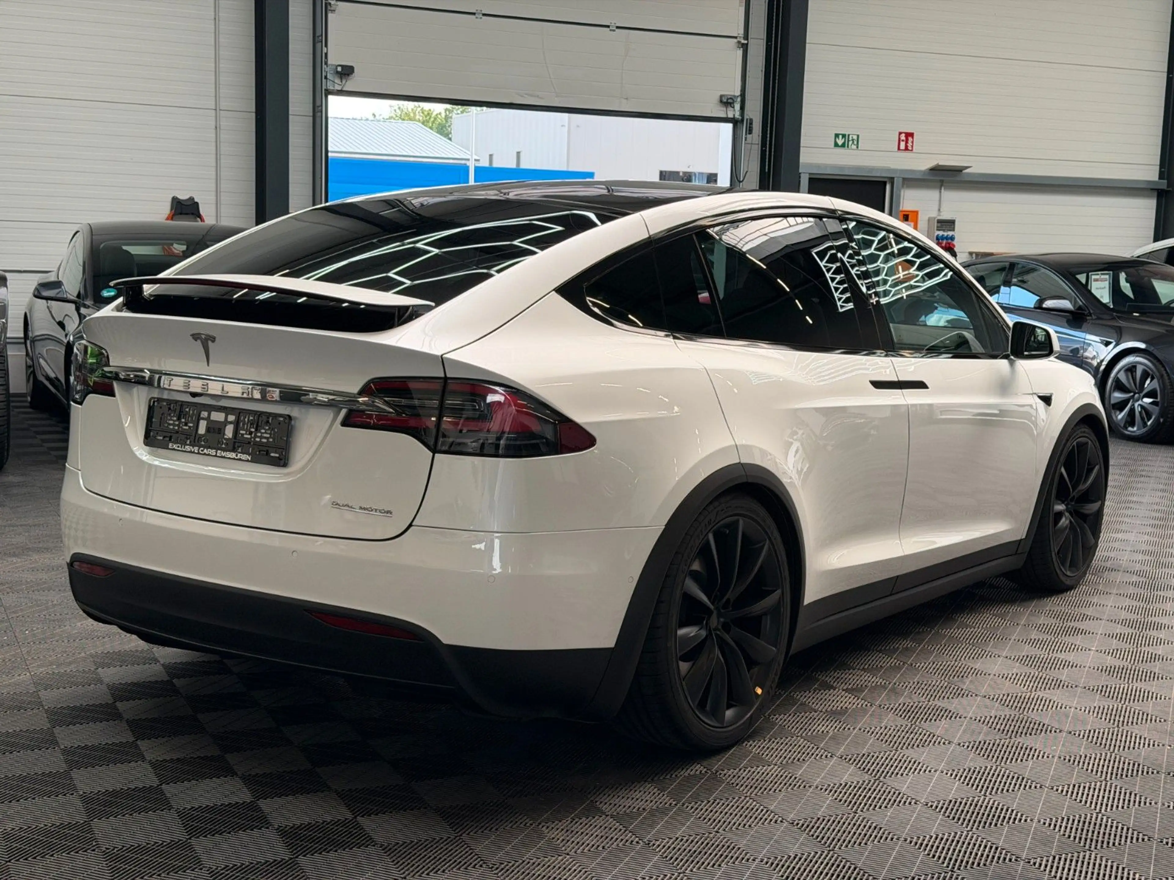 Tesla Model X MODEL X RAVEN PERFORMANCE | WHITE ON WHITE | — photo 9