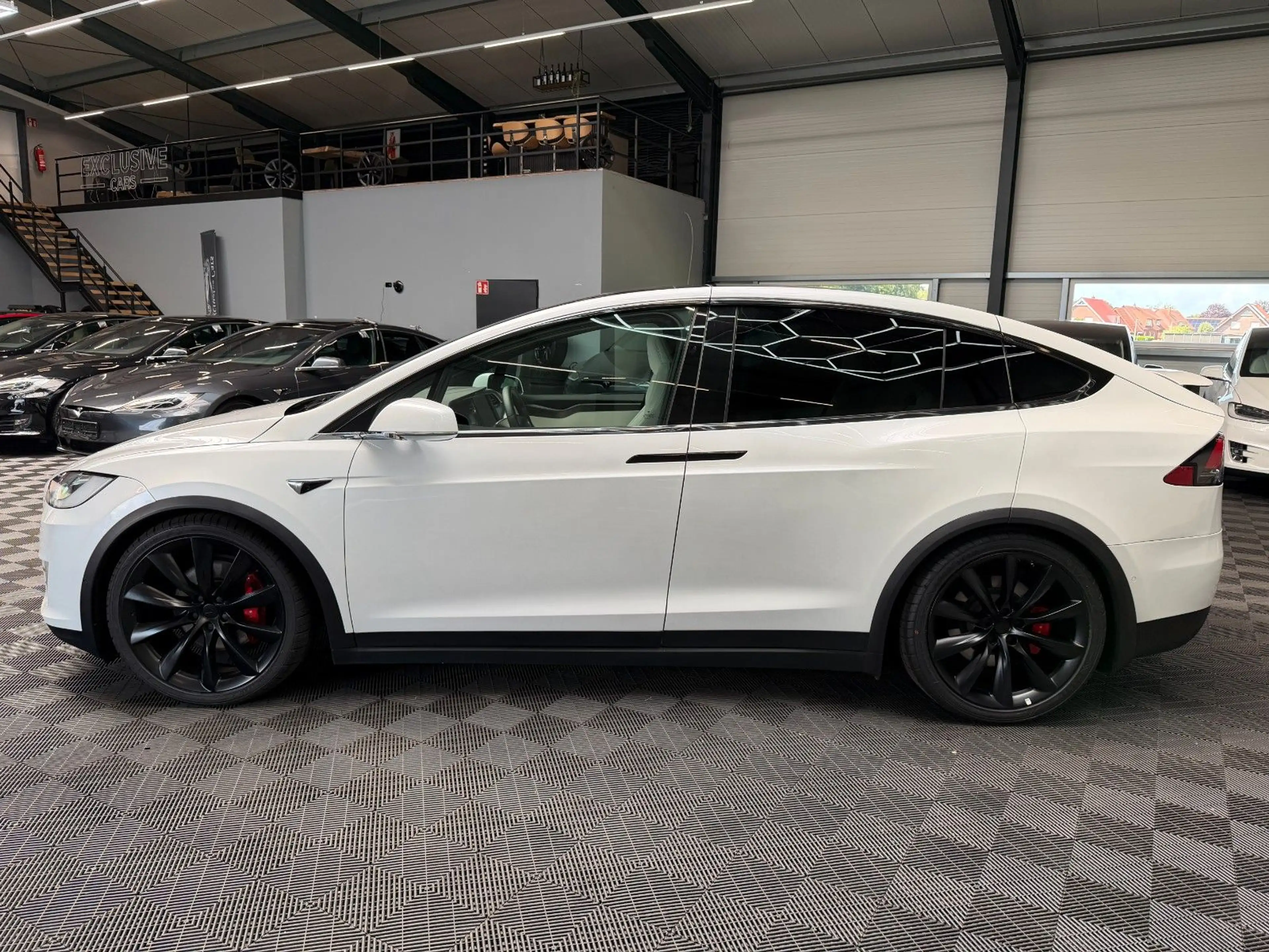 Tesla Model X MODEL X RAVEN PERFORMANCE | WHITE ON WHITE | — photo 12