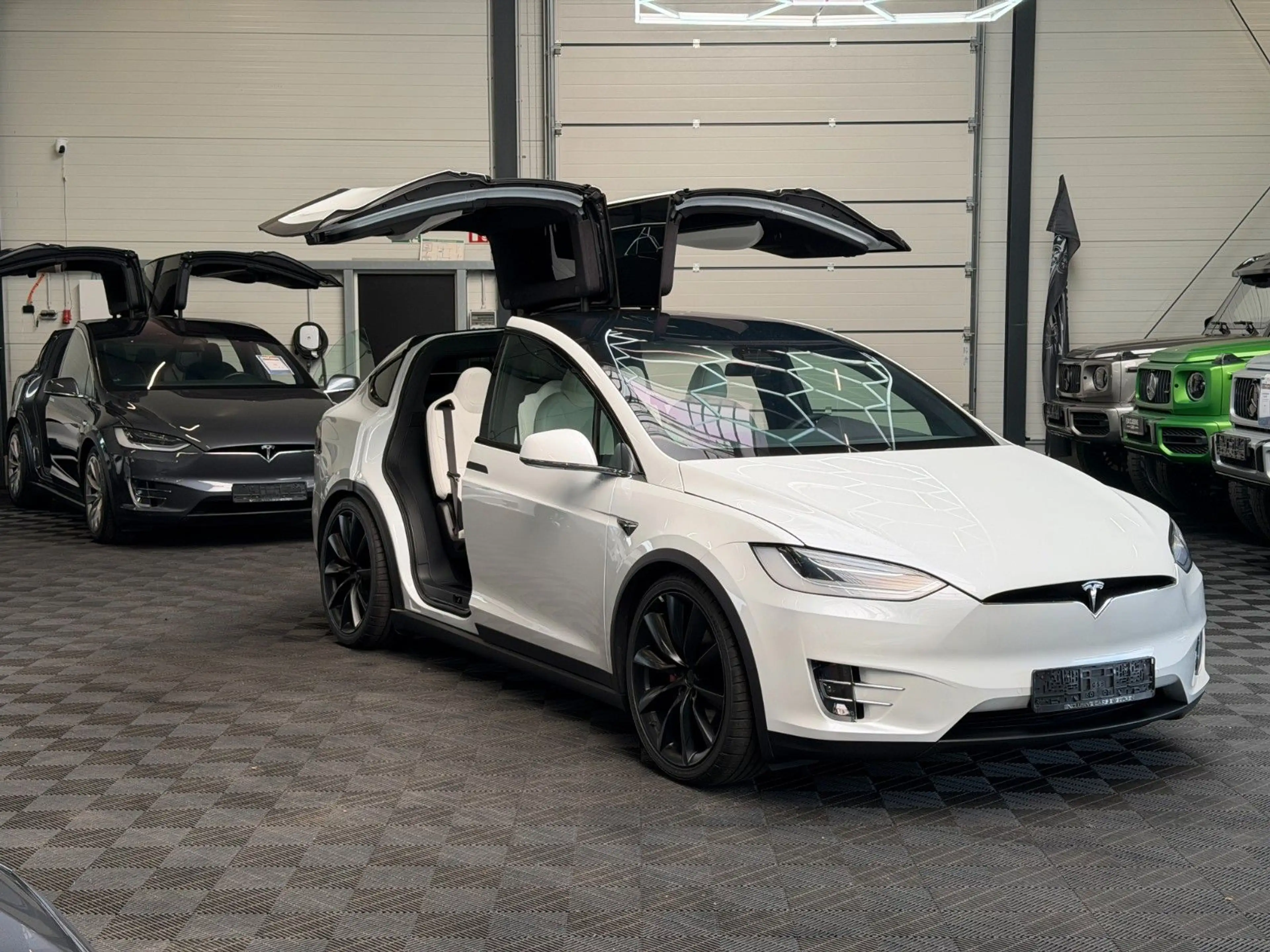 Tesla Model X MODEL X RAVEN PERFORMANCE | WHITE ON WHITE | — photo 6