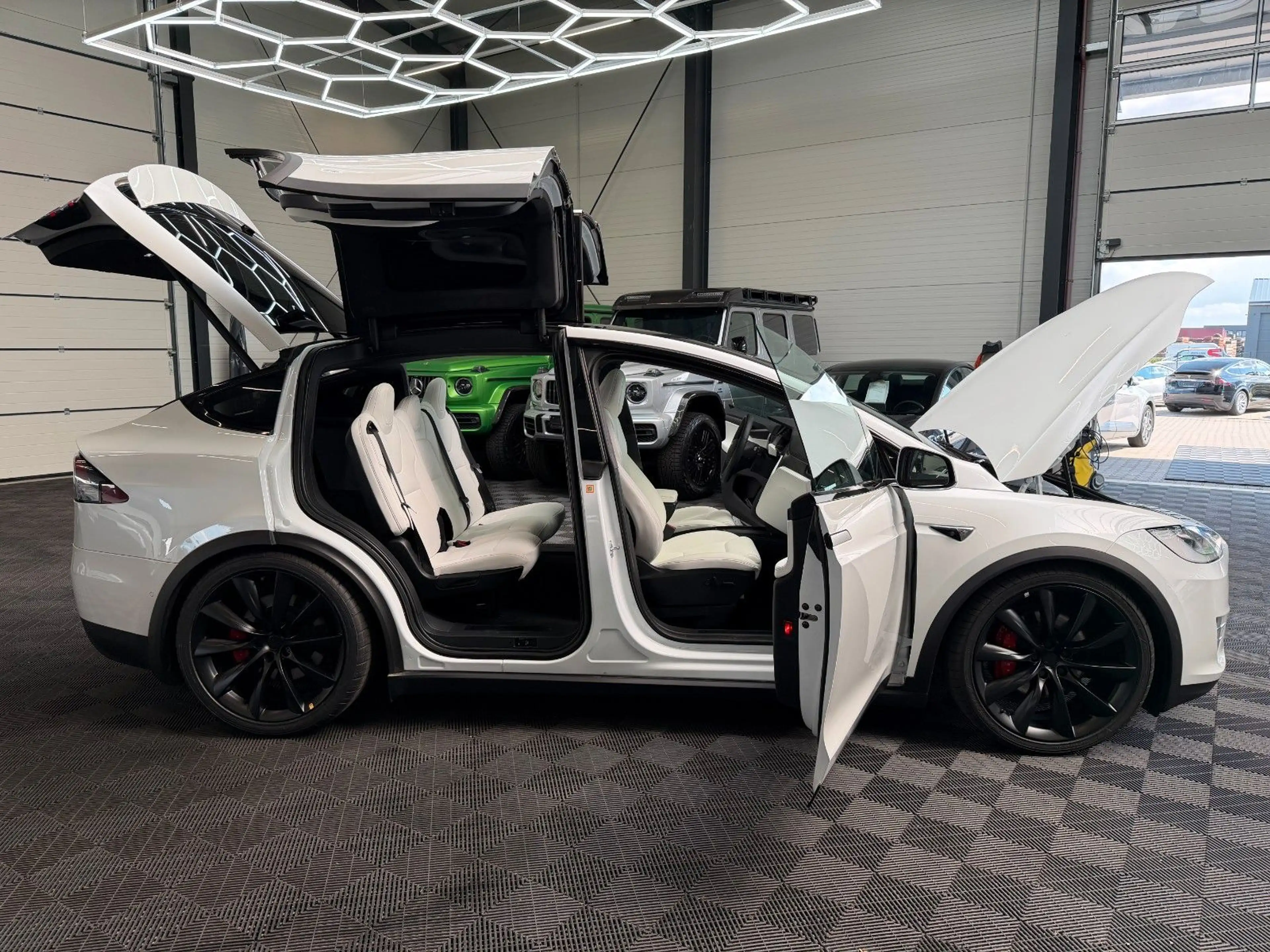 Tesla Model X MODEL X RAVEN PERFORMANCE | WHITE ON WHITE | — photo 5