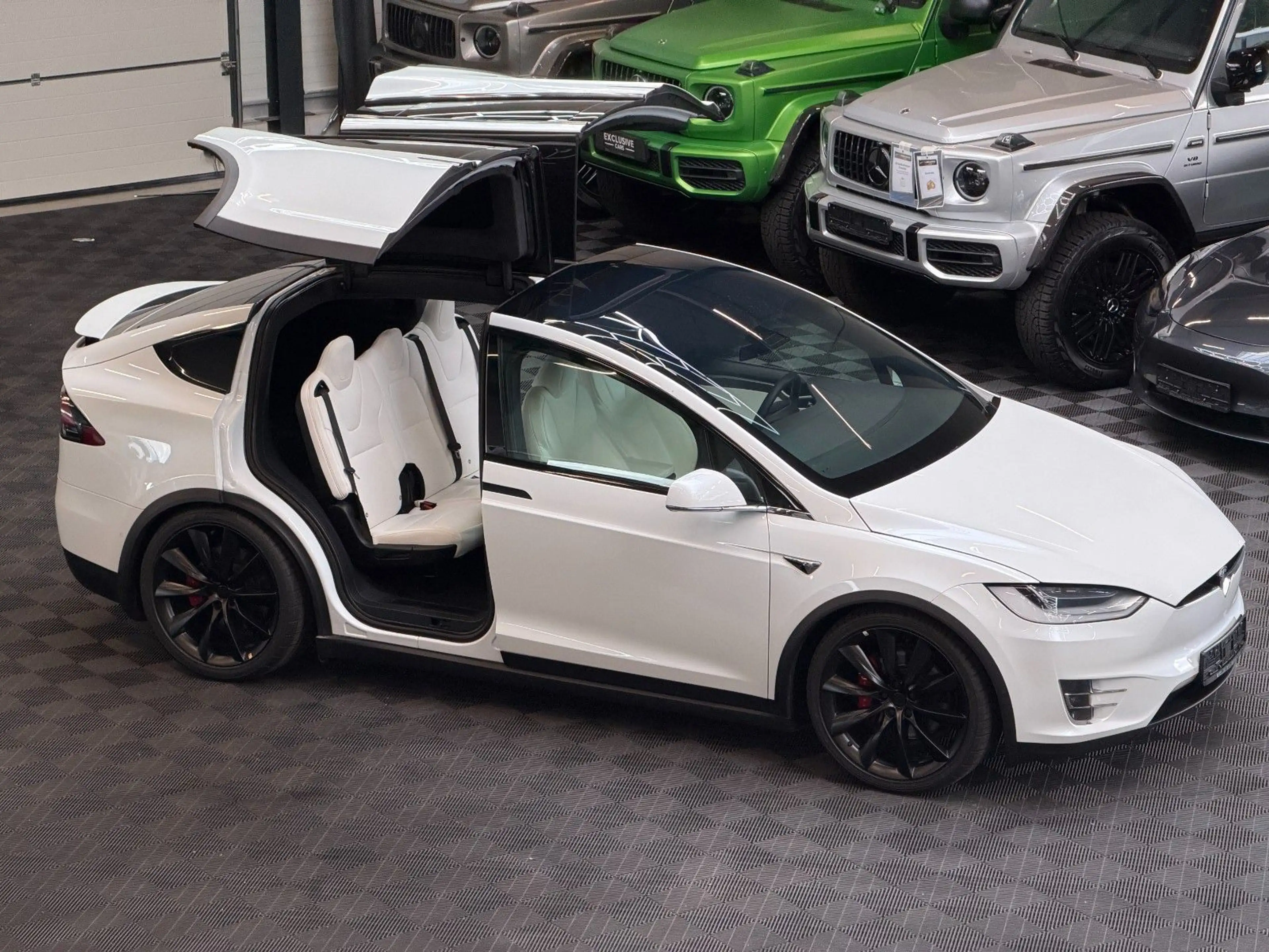 Tesla Model X MODEL X RAVEN PERFORMANCE | WHITE ON WHITE | — photo 2