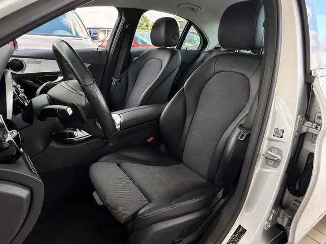 Mercedes-Benz C view 8