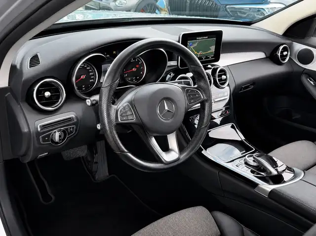 Mercedes-Benz C view 12