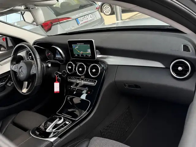 Mercedes-Benz C view 14