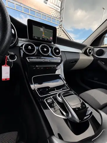 Mercedes-Benz C view 11