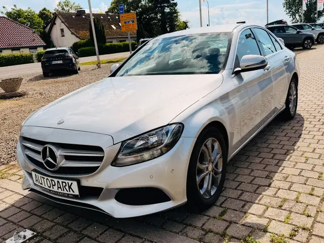 Mercedes-Benz C view 3