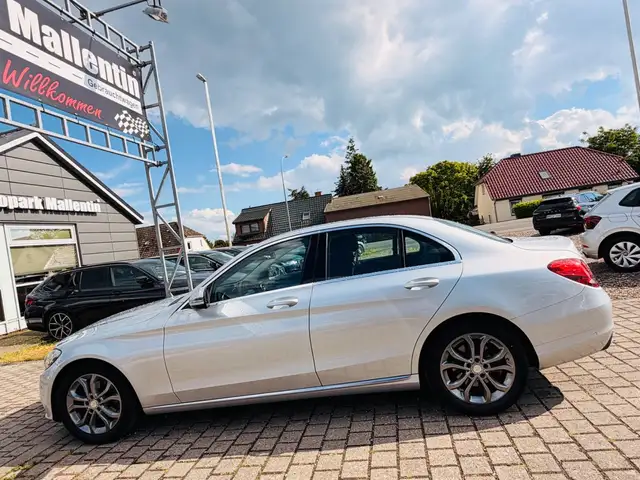 Mercedes-Benz C view 4