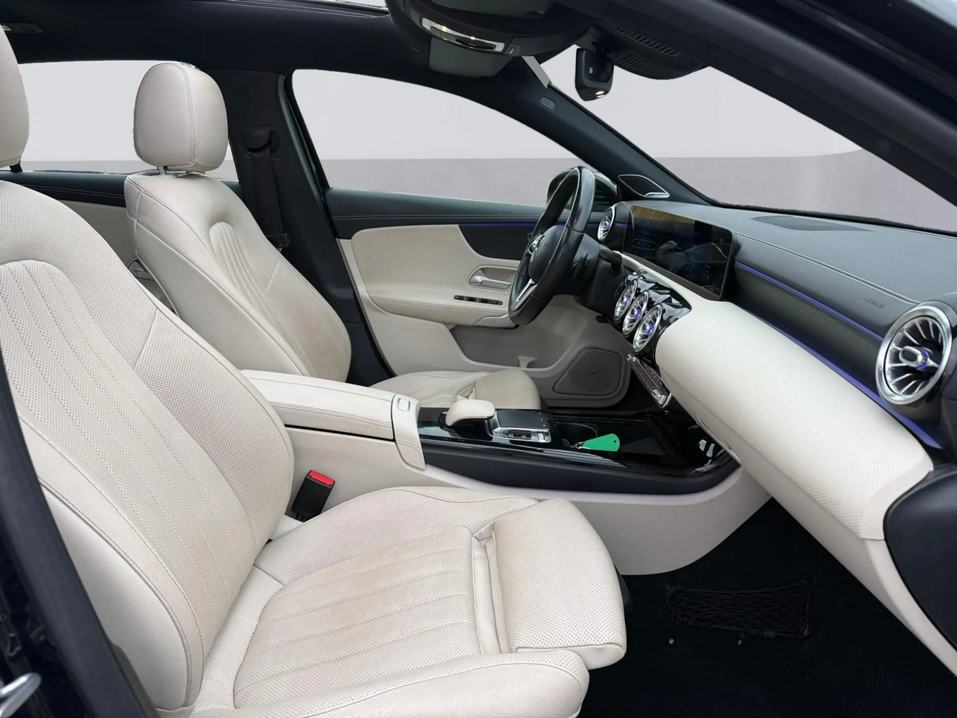 Mercedes-Benz A 220 4MATIC Progressive — photo 13