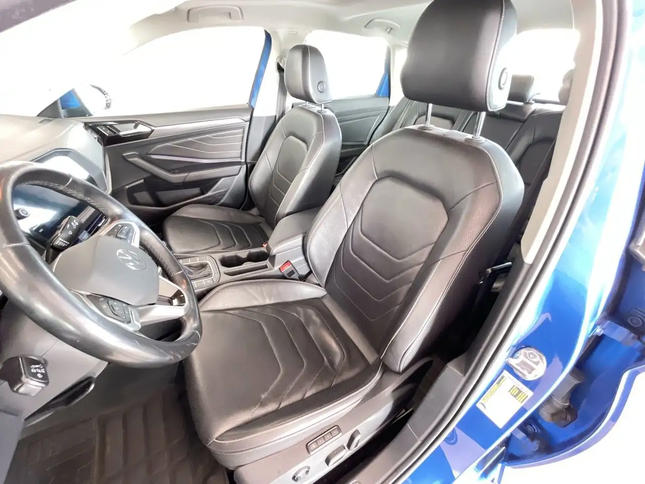 Volkswagen Jetta снимка Volkswagen Jetta