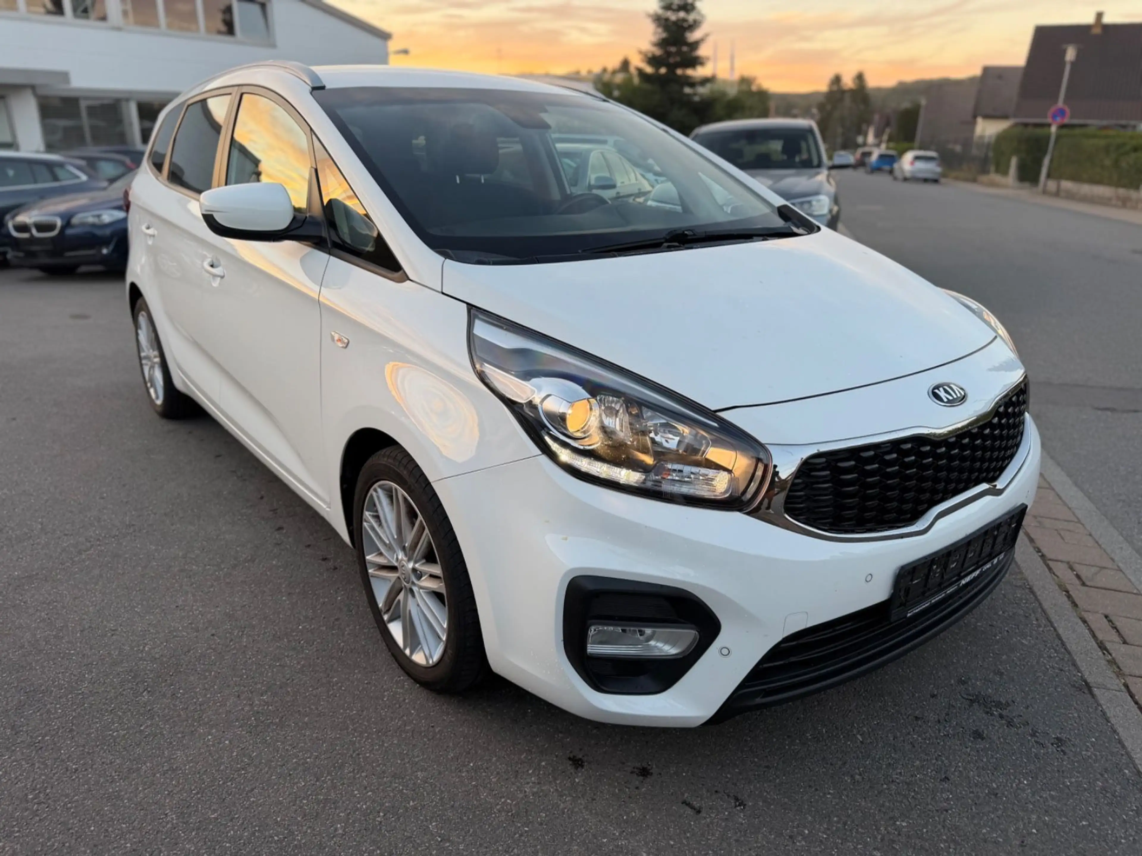 Kia Carens Dream Team*NEU*TÜV*93KM*NAVI* — photo 5
