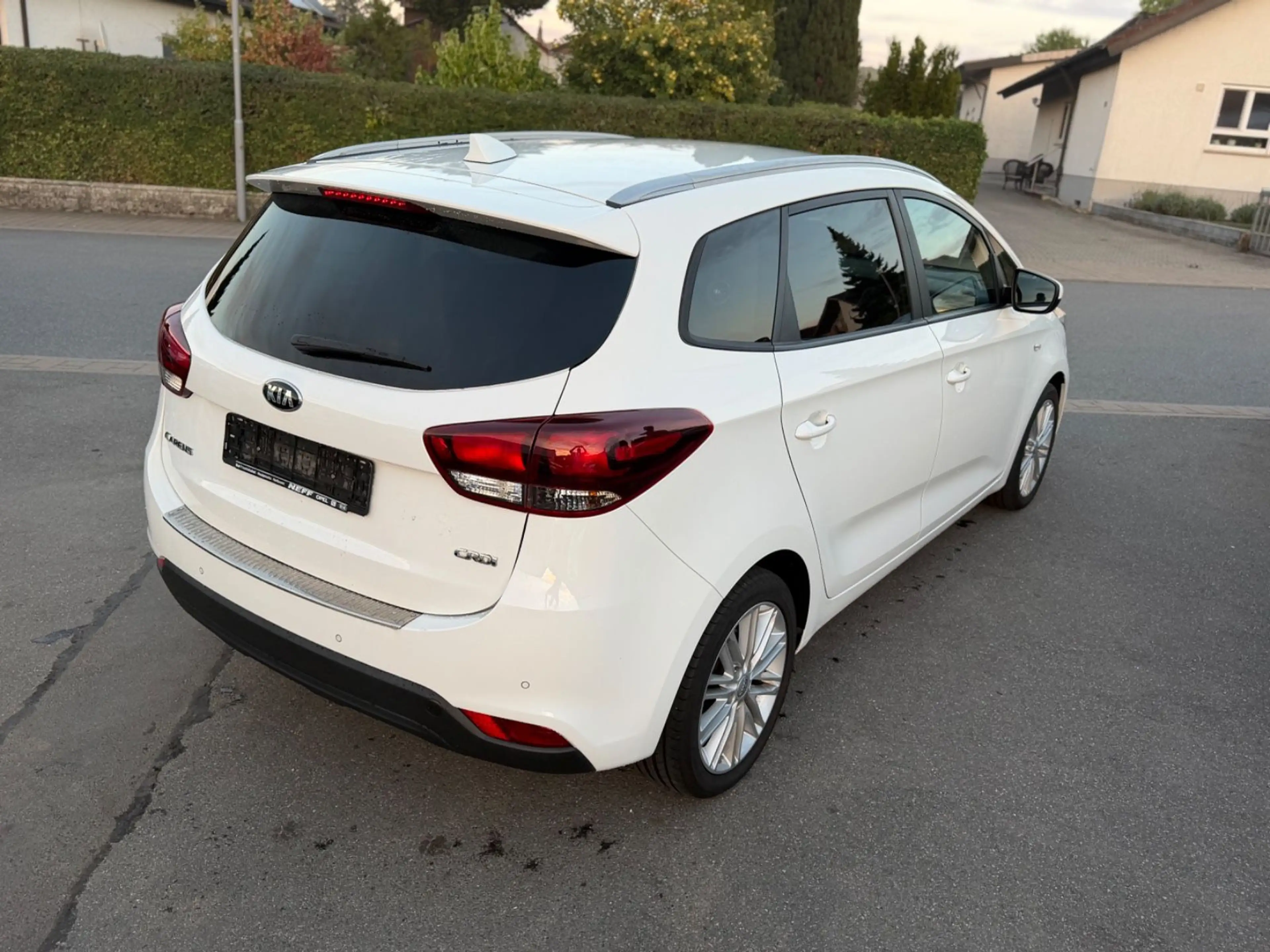 Kia Carens Dream Team*NEU*TÜV*93KM*NAVI* — photo 6