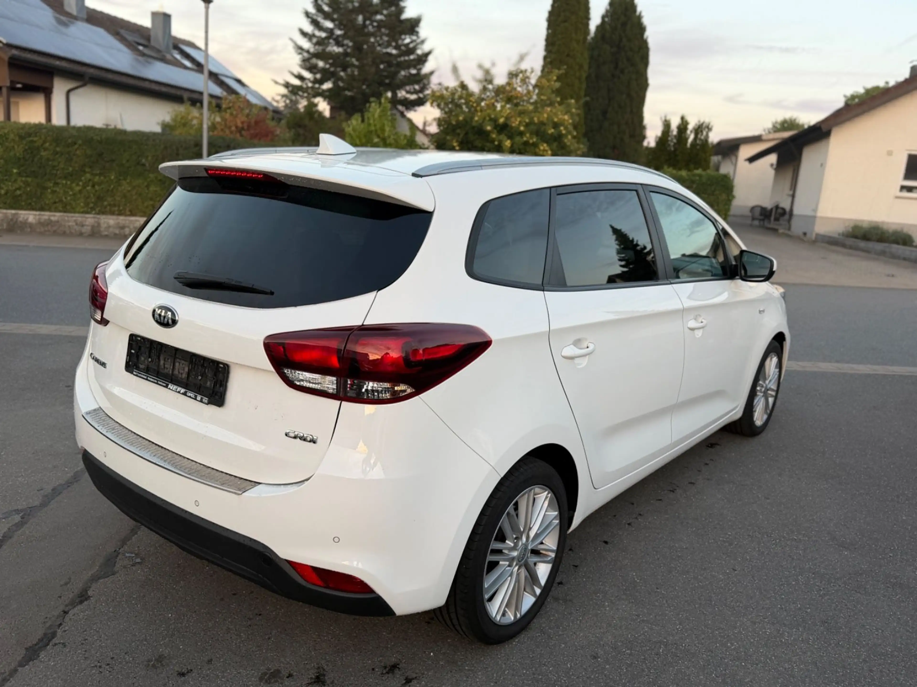 Kia Carens Dream Team*NEU*TÜV*93KM*NAVI* — photo 10