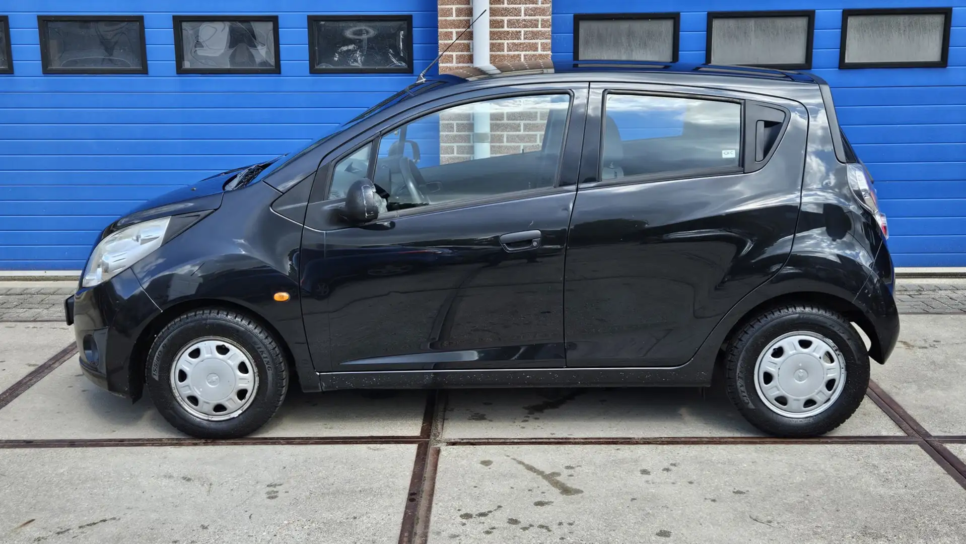 Chevrolet Spark 1.0 16V LS *airco* Zwart - 2