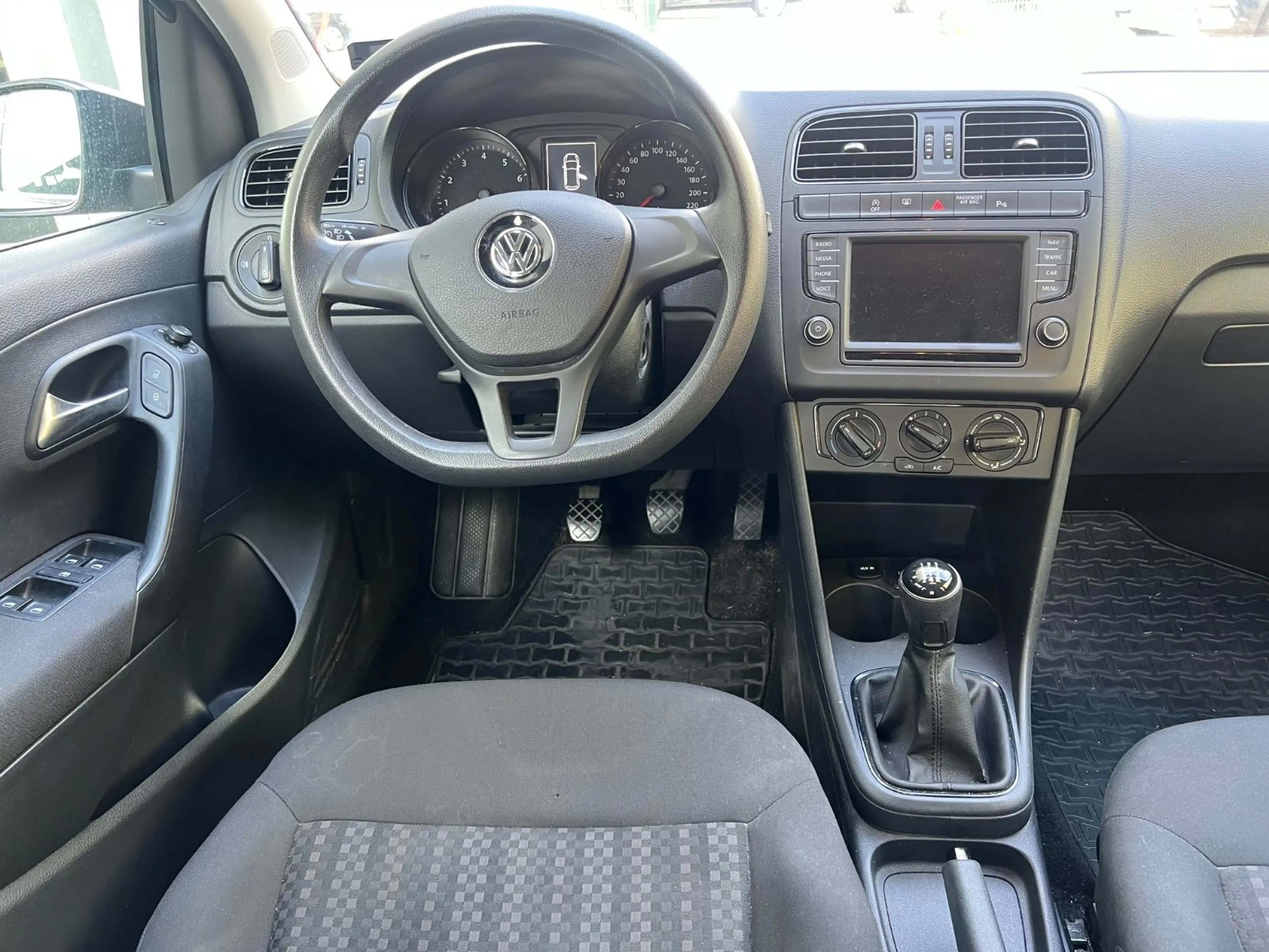 Volkswagen Polo V BMT/Start-Stopp"Klima"Navi"PDC"78.000 km" — photo 10