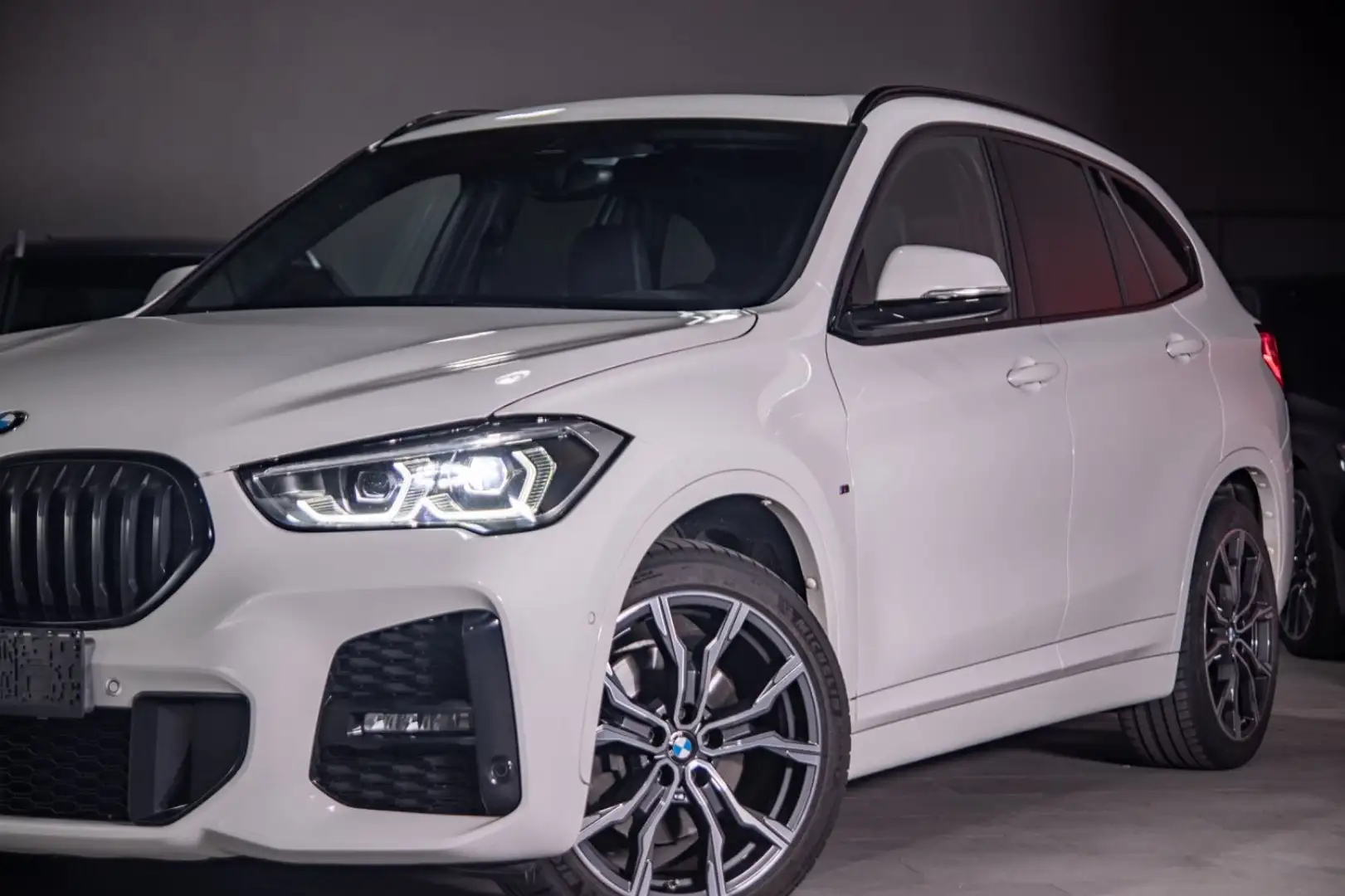BMW X1 xDrive 20 d M Sport LED/Pano/Driving Assist Blanc - 2