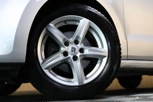 Volkswagen Polo view 4