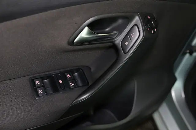 Volkswagen Polo view 12