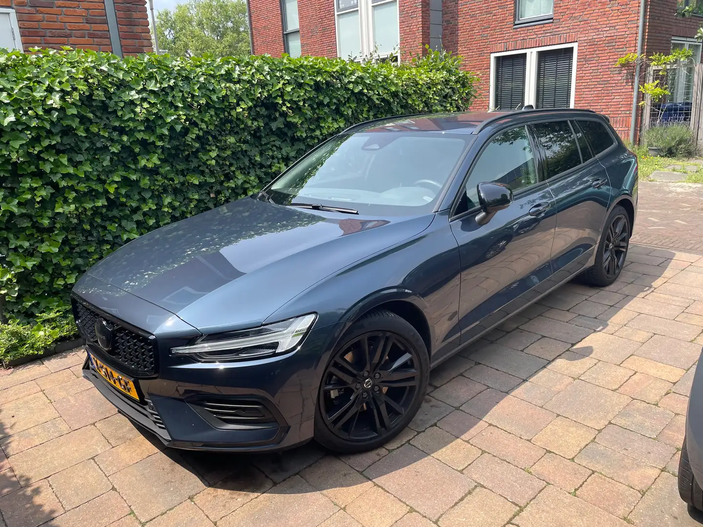 Volvo V60 V60 2.0 B3 Essential Edition Black edt pakket Blauw - 1