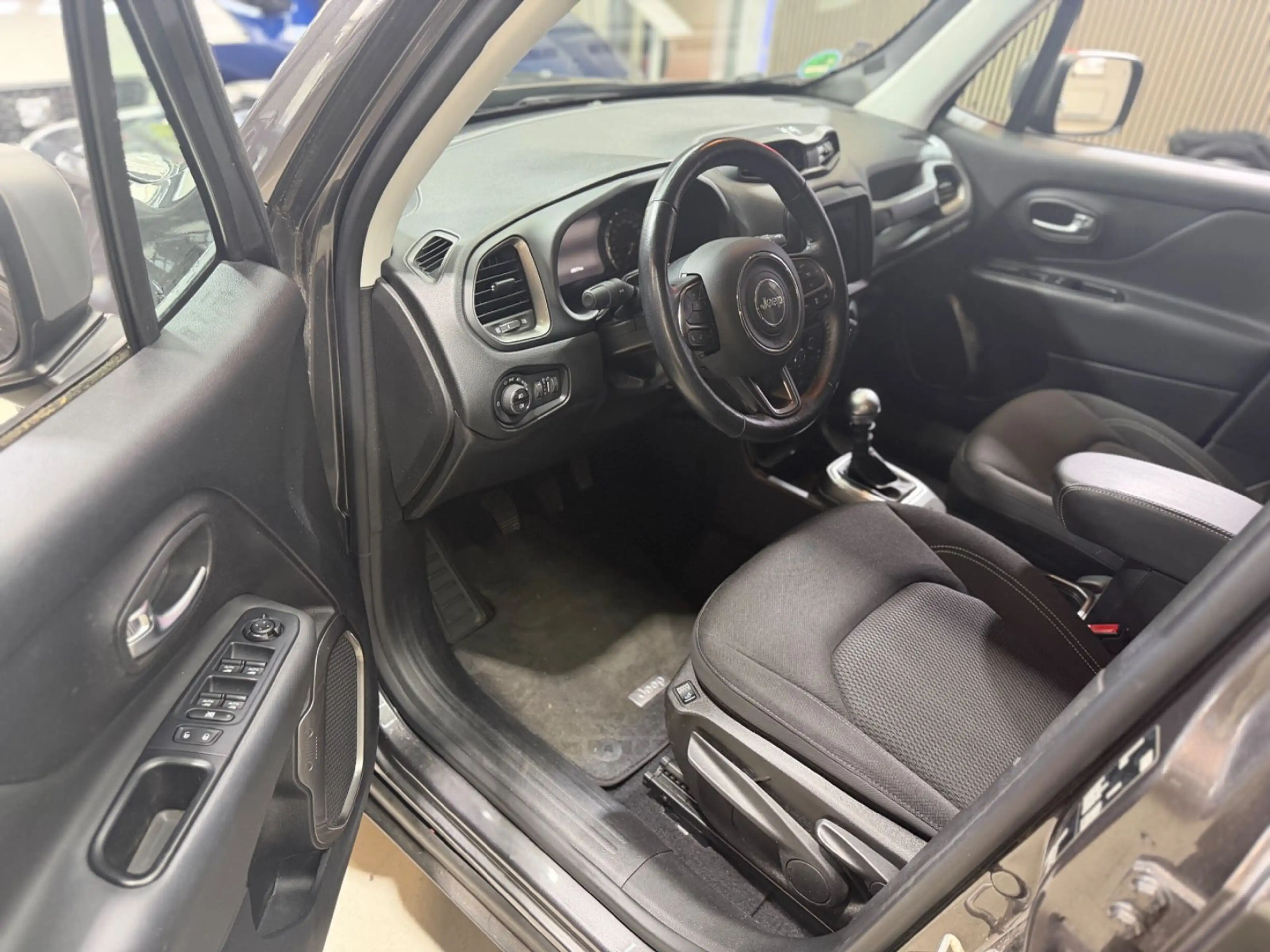 Jeep Renegade Limited FWD Kamera LED NAVI AbstandTemp — photo 13