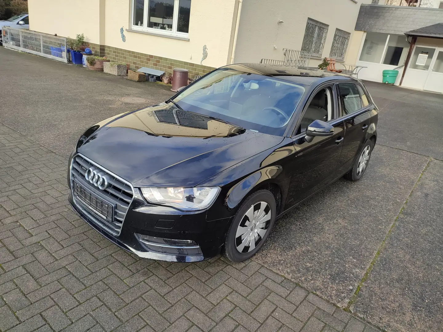 Audi A3 Attraction 4x Zylinder KLIMA Schwarz - 1