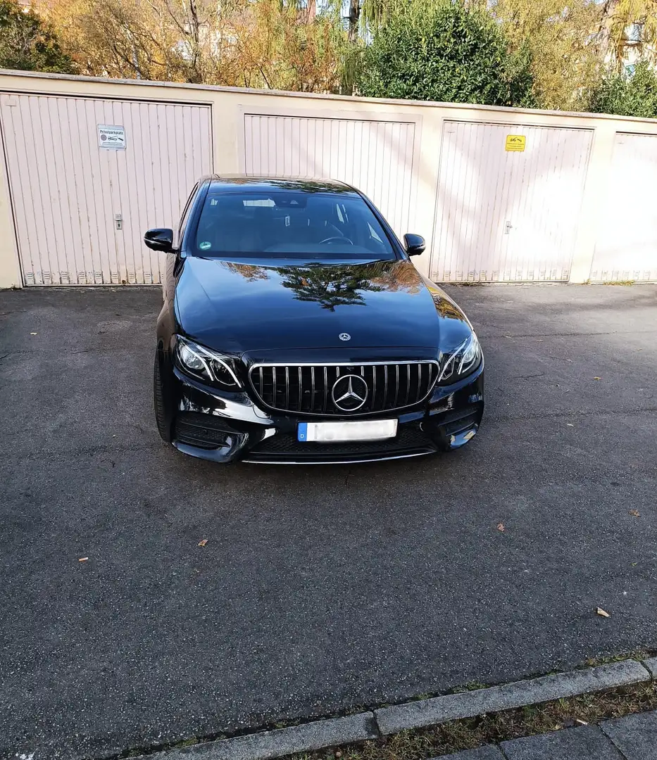 Mercedes-Benz E 220 AMG Line - 1