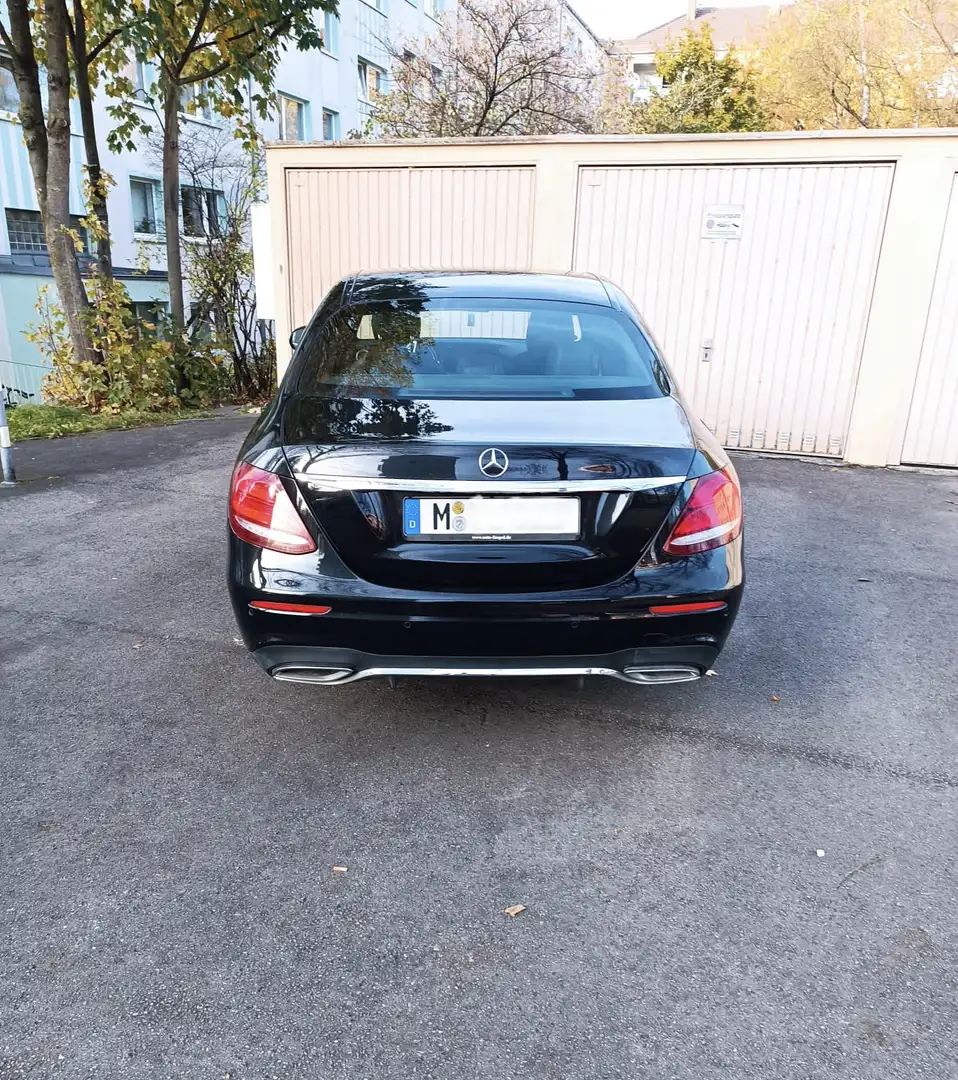 Mercedes-Benz E 220 AMG Line - 2
