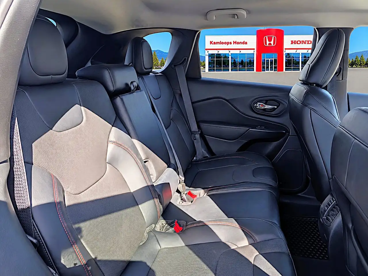Jeep Cherokee снимка Jeep Cherokee
