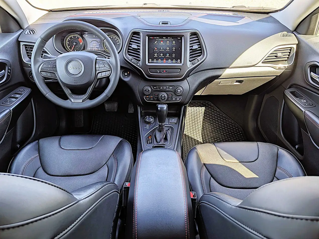 Jeep Cherokee снимка Jeep Cherokee