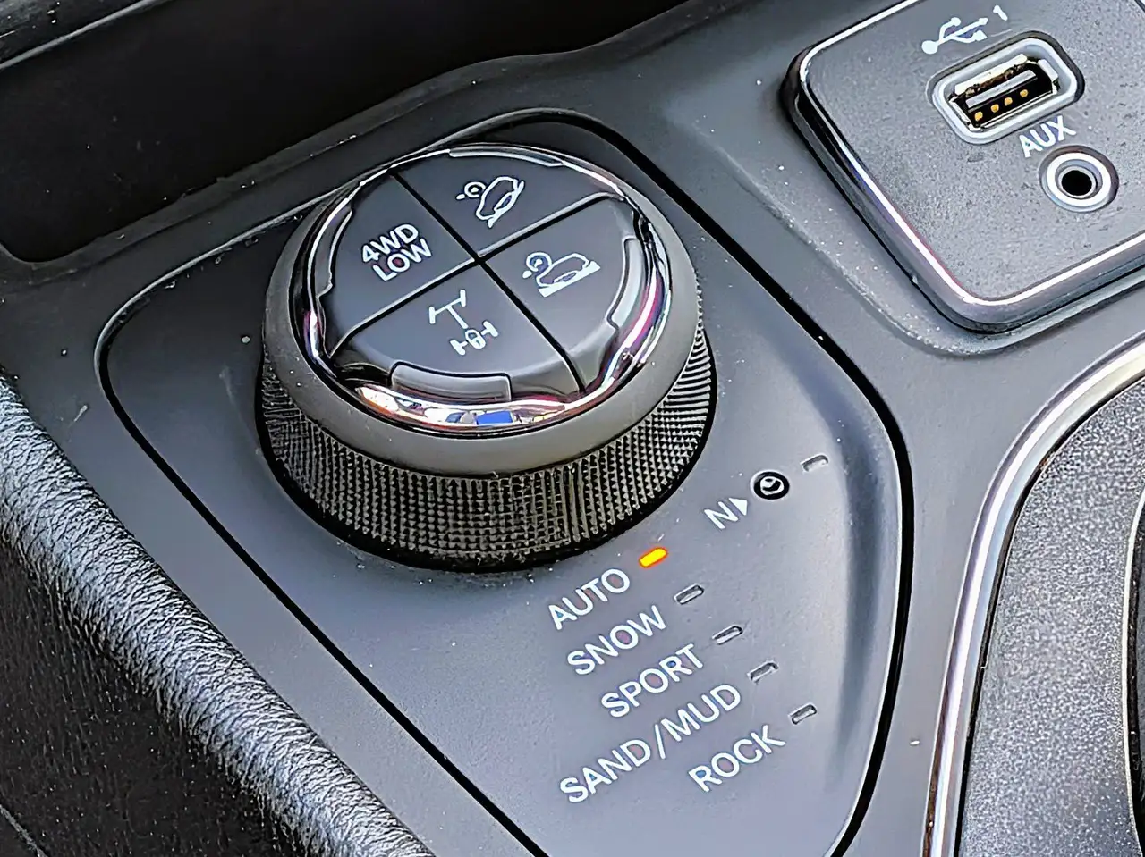 Jeep Cherokee снимка Jeep Cherokee