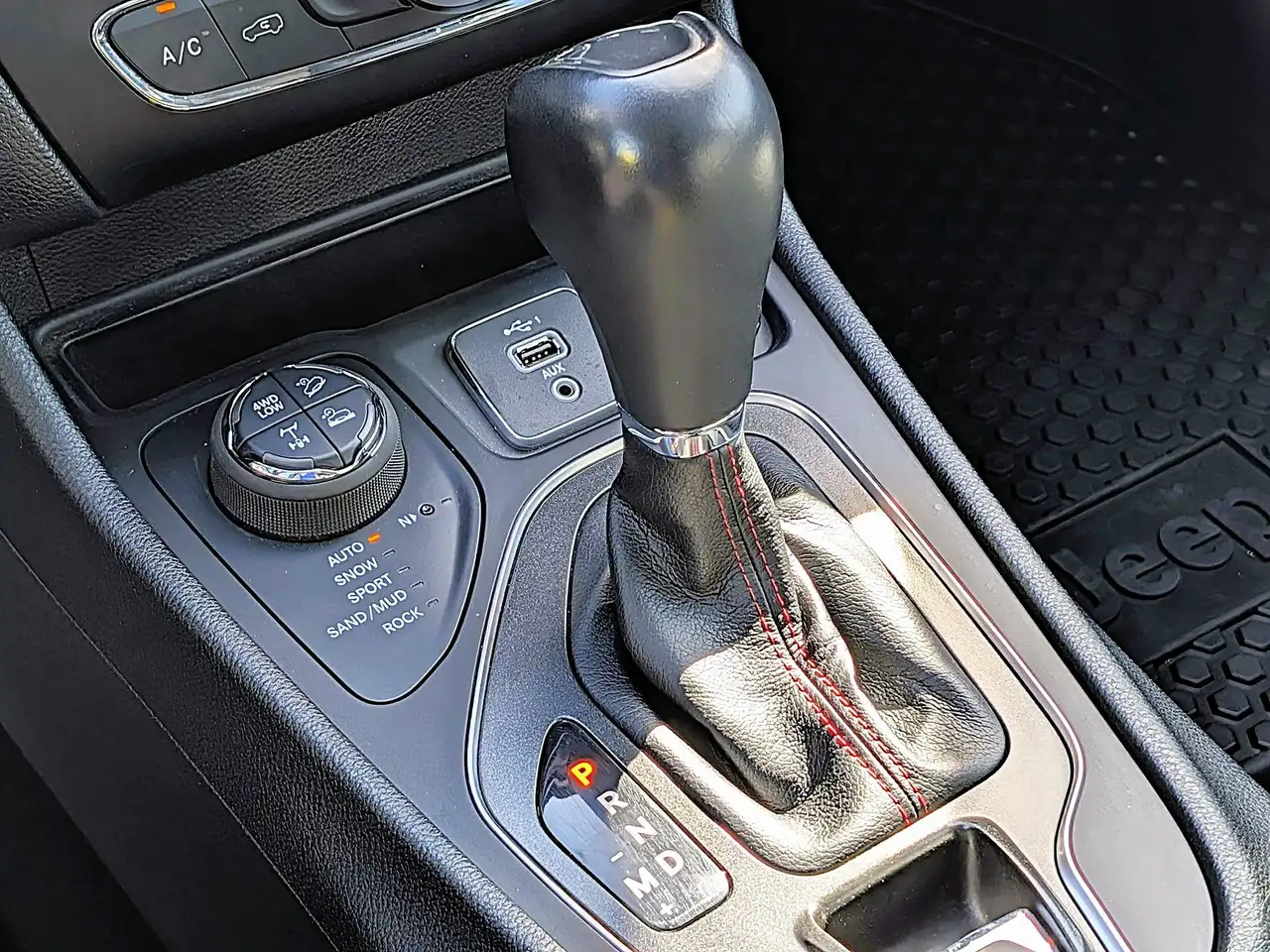 Jeep Cherokee снимка Jeep Cherokee
