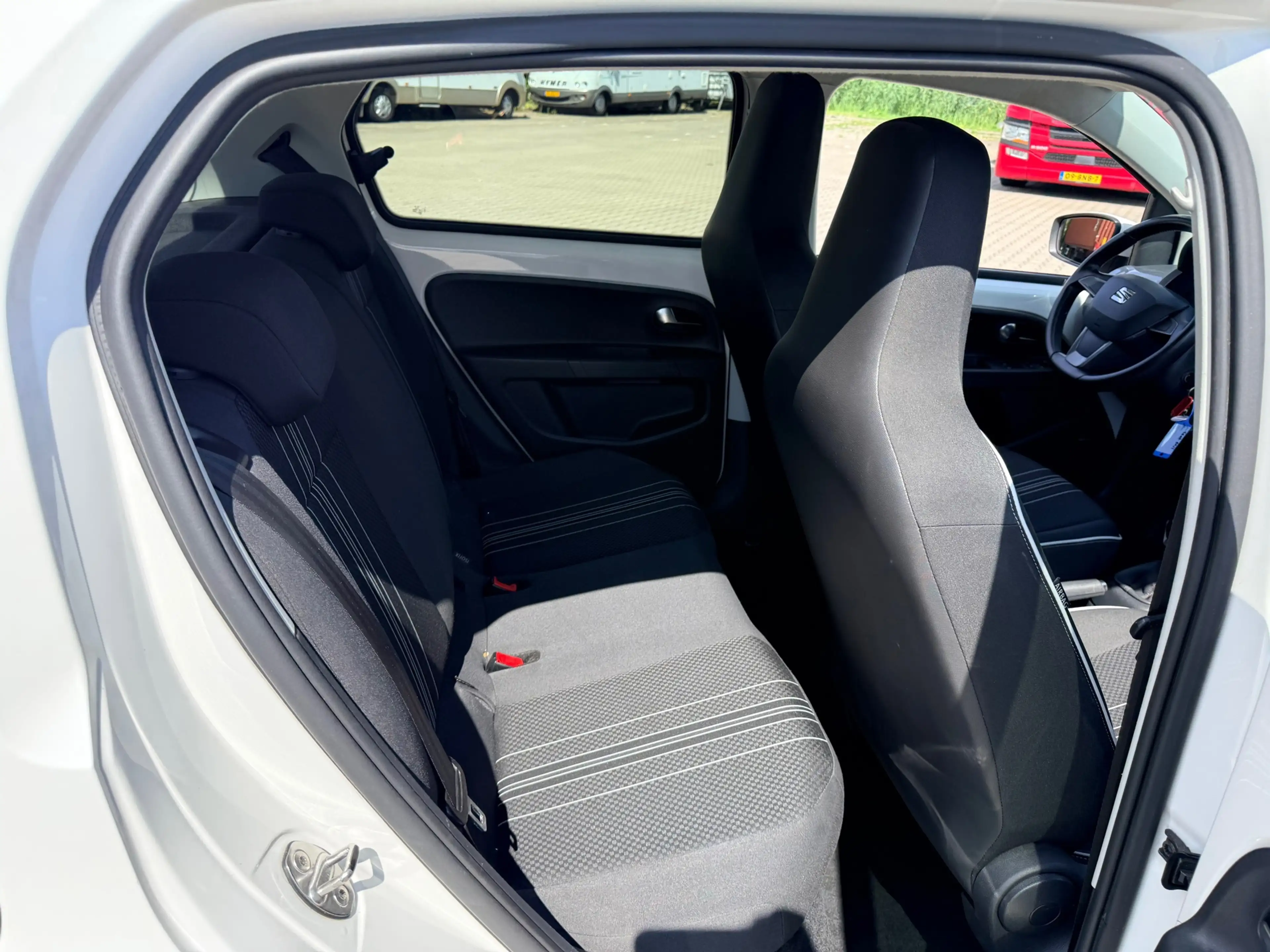 SEAT Mii 1.0 Sport Connect — photo 10