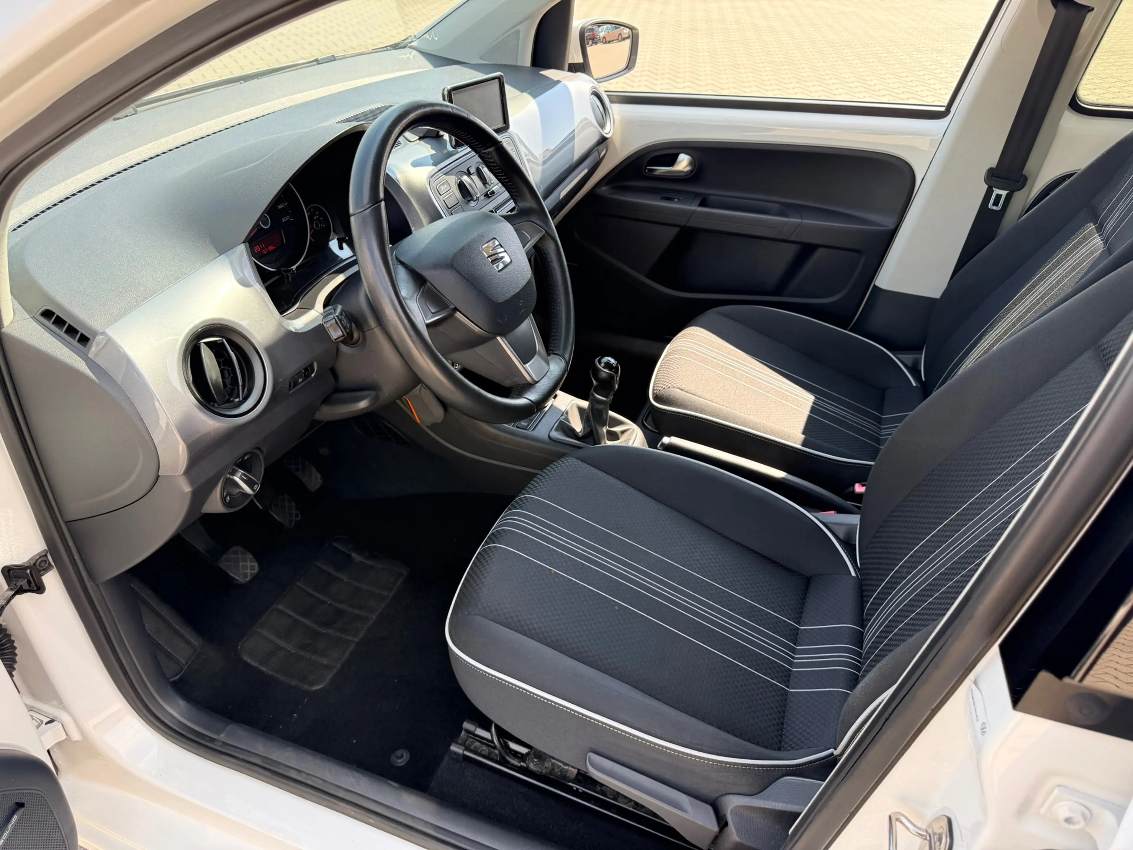SEAT Mii 1.0 Sport Connect — photo 7