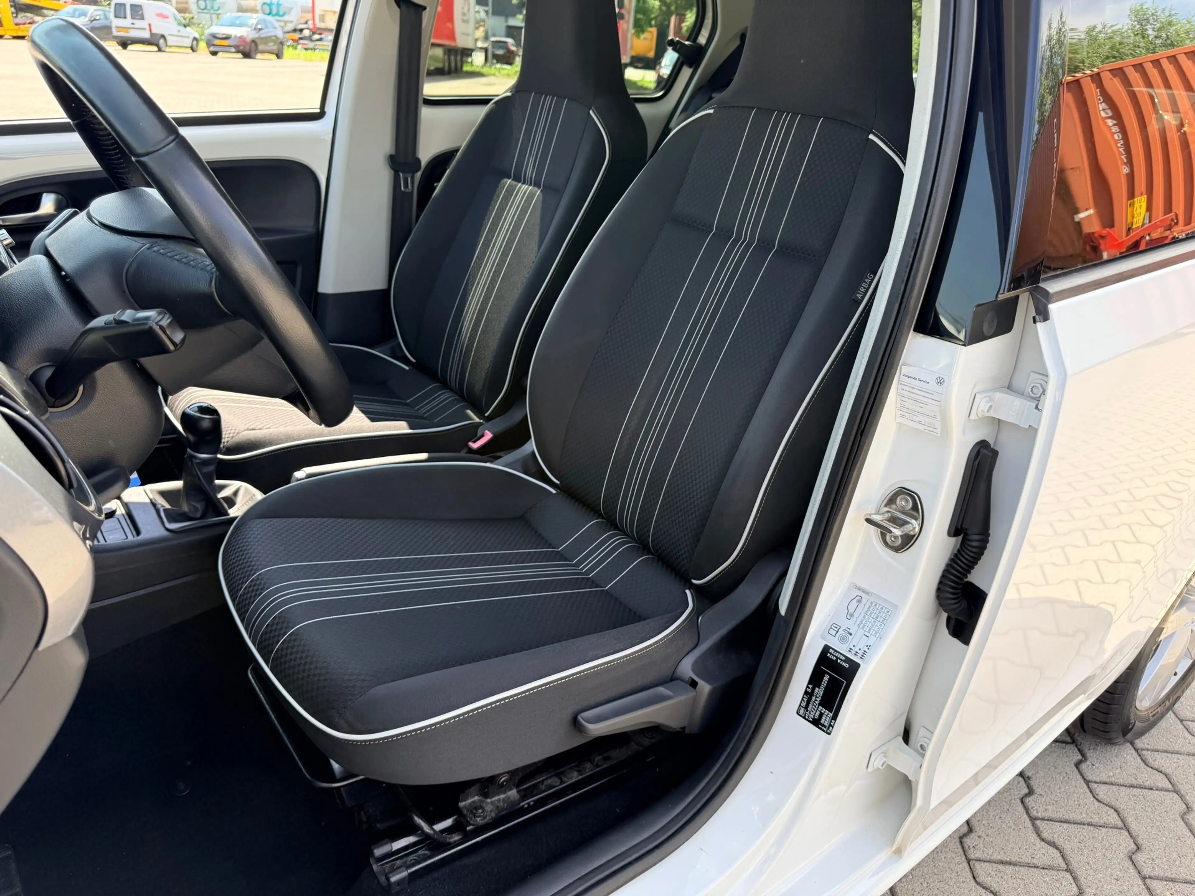 SEAT Mii 1.0 Sport Connect — photo 8