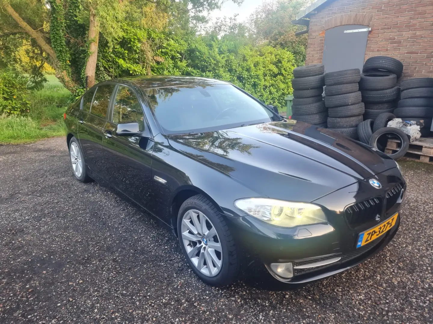 BMW 535 535xi High Executive Zwart - 2