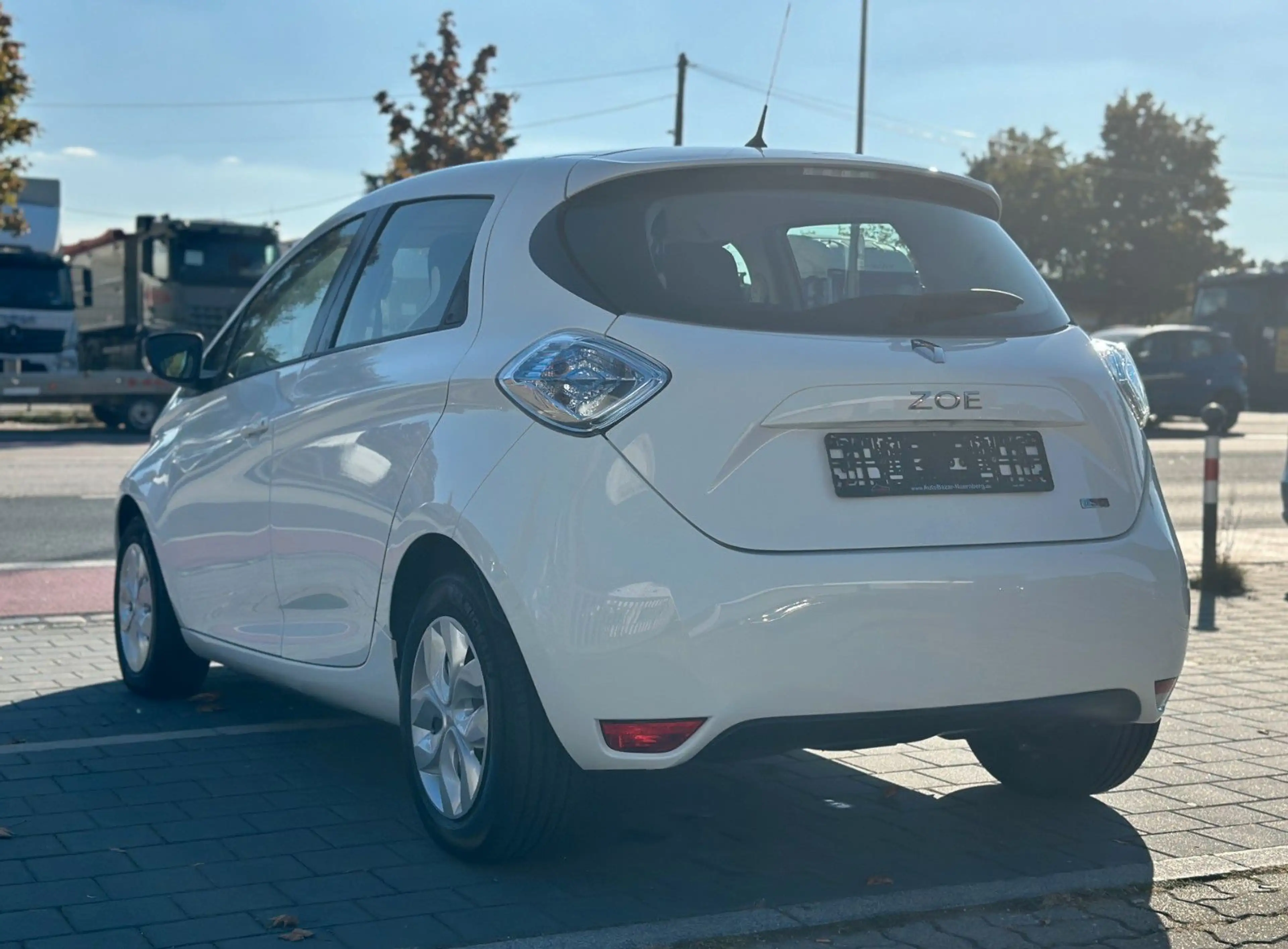 Renault ZOE Life / 1. Hand / SoH 92,4% / Navi — photo 3