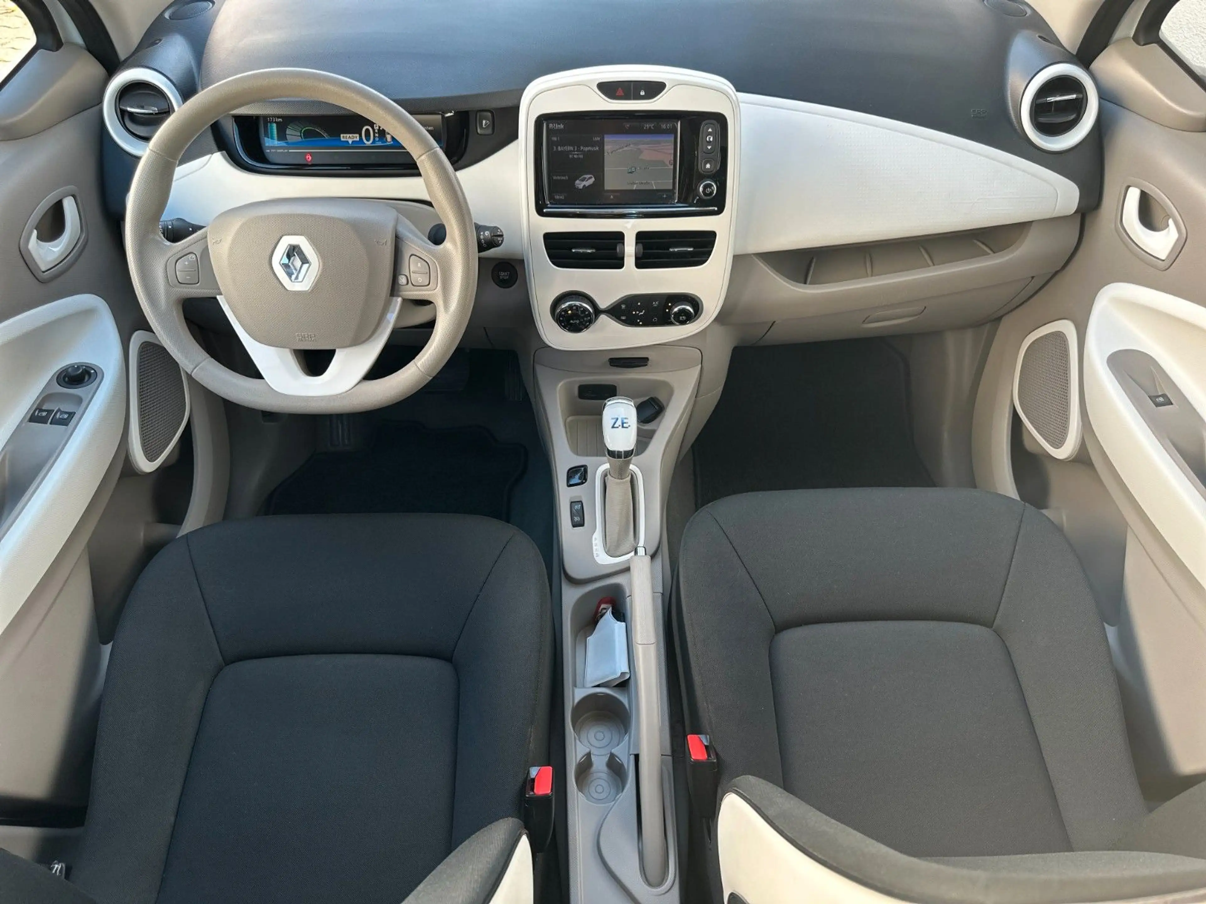 Renault ZOE Life / 1. Hand / SoH 92,4% / Navi — photo 12