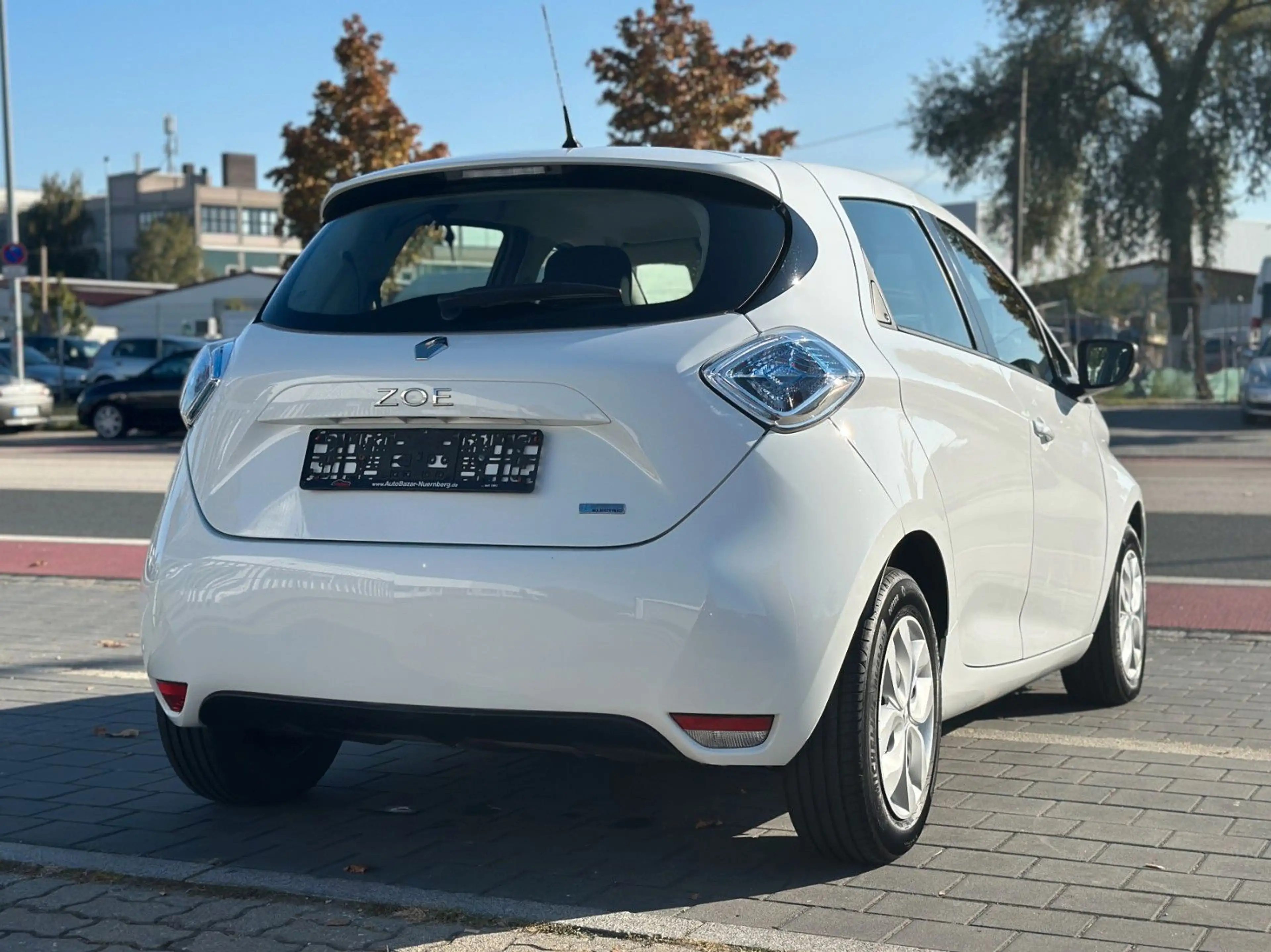 Renault ZOE Life / 1. Hand / SoH 92,4% / Navi — photo 5