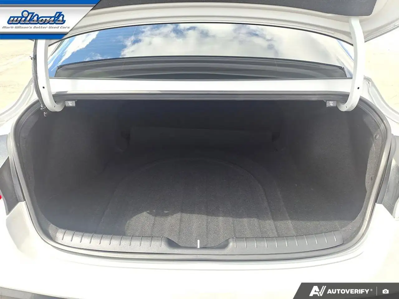 Hyundai ELANTRA снимка Hyundai ELANTRA