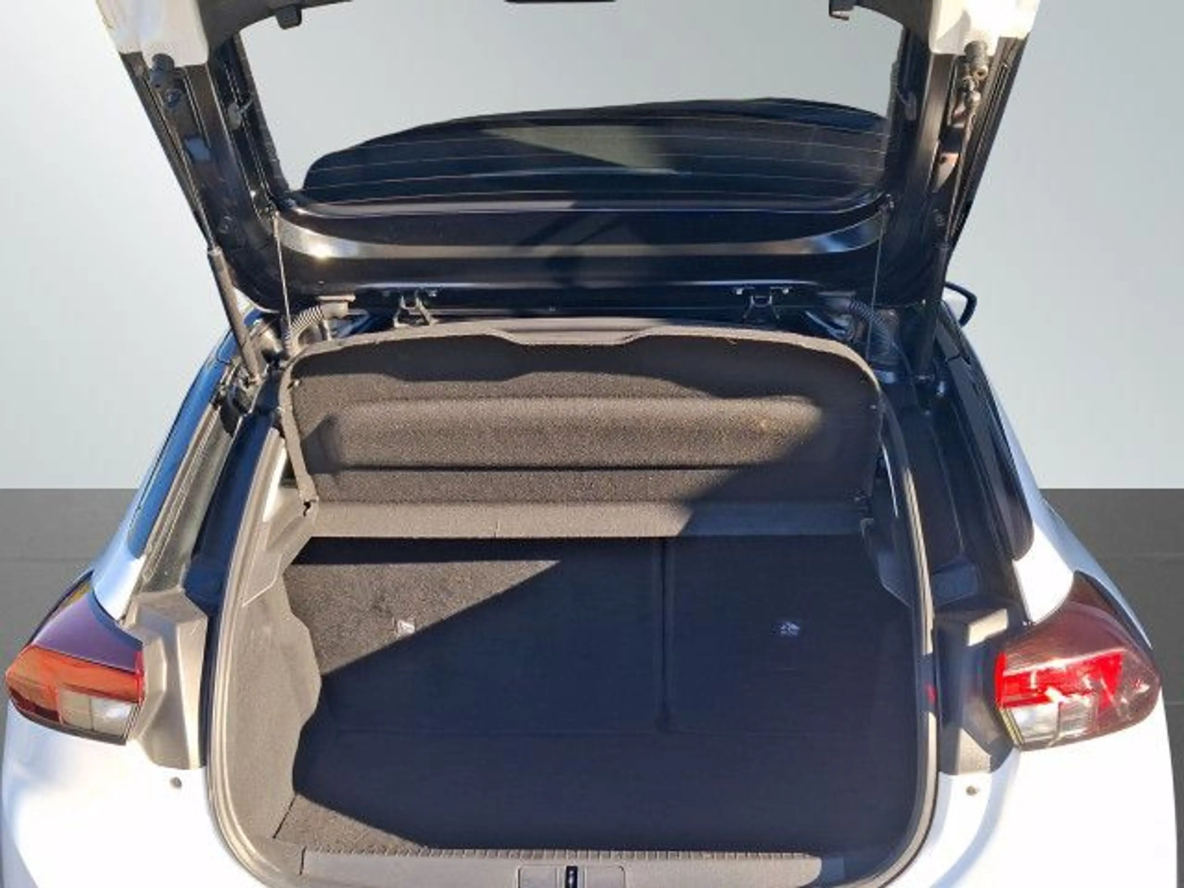 Opel Corsa Elegance 1.2 PDC CarPlay Ganzjahresräder — photo 14