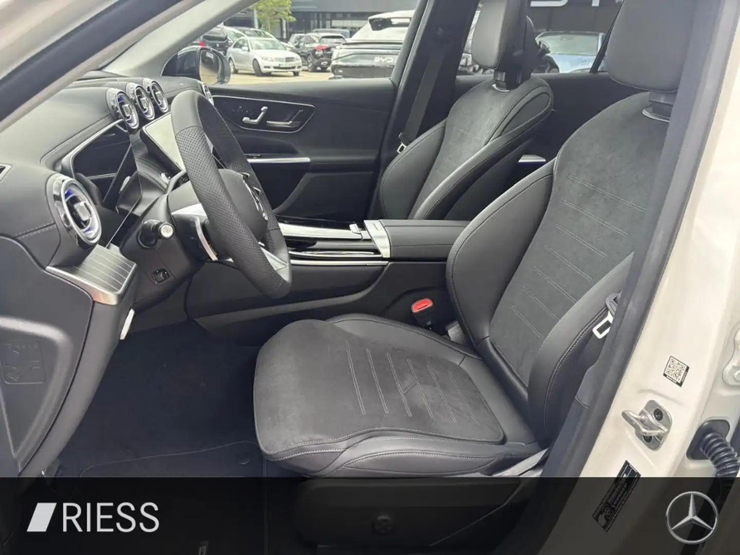 Mercedes-Benz GLC 200 4M AMG+AHK+PANO+DIGITAL-LIGHT+DISTRONIC+ Weiß - 2