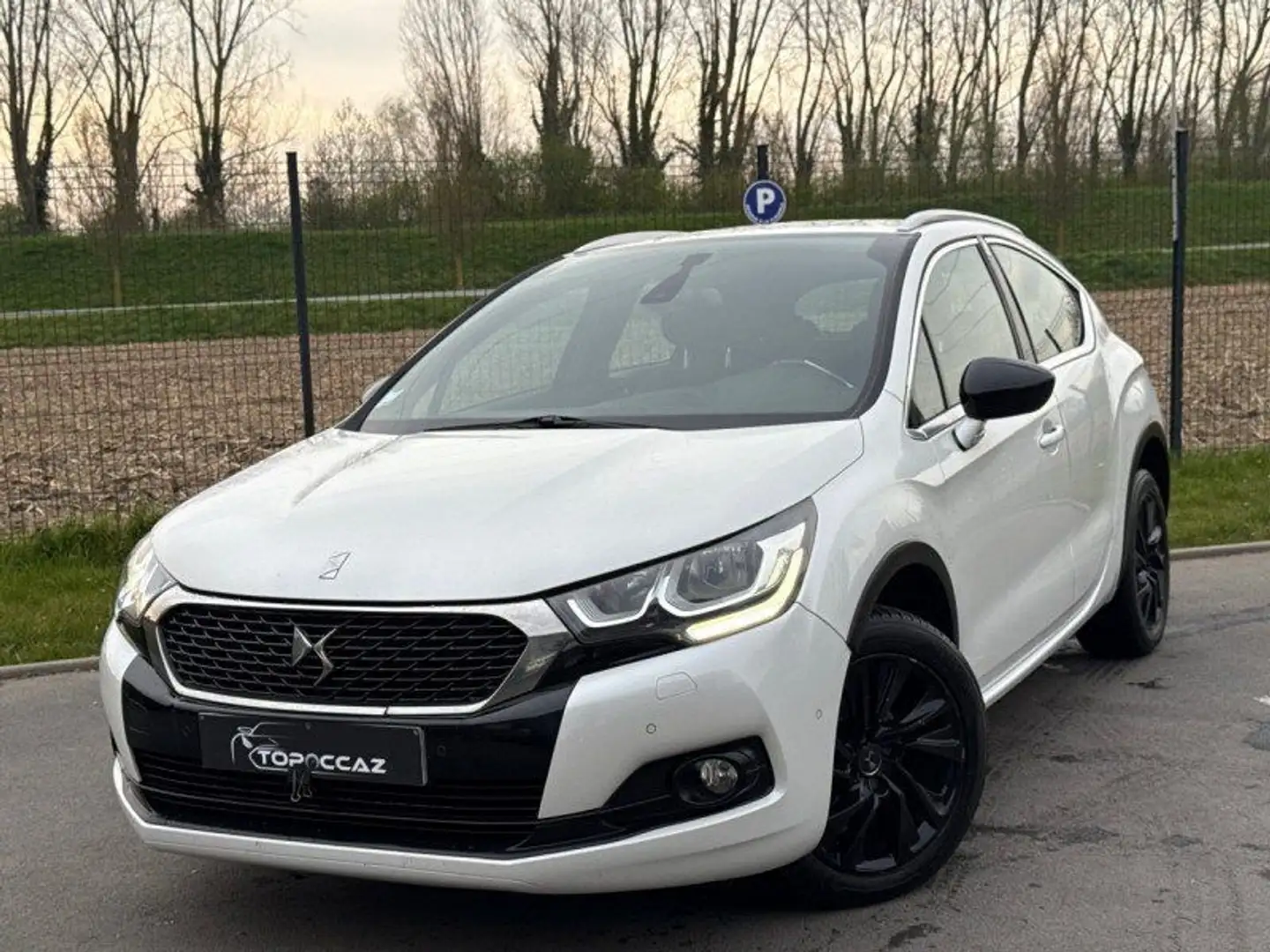Citroen DS4 DS 4 CROSSBACK 1.6 HDI 120 BE CHIC * 2016 * GPS * CAMERA * JANTES ALU * GARANTIE Blanco - 1