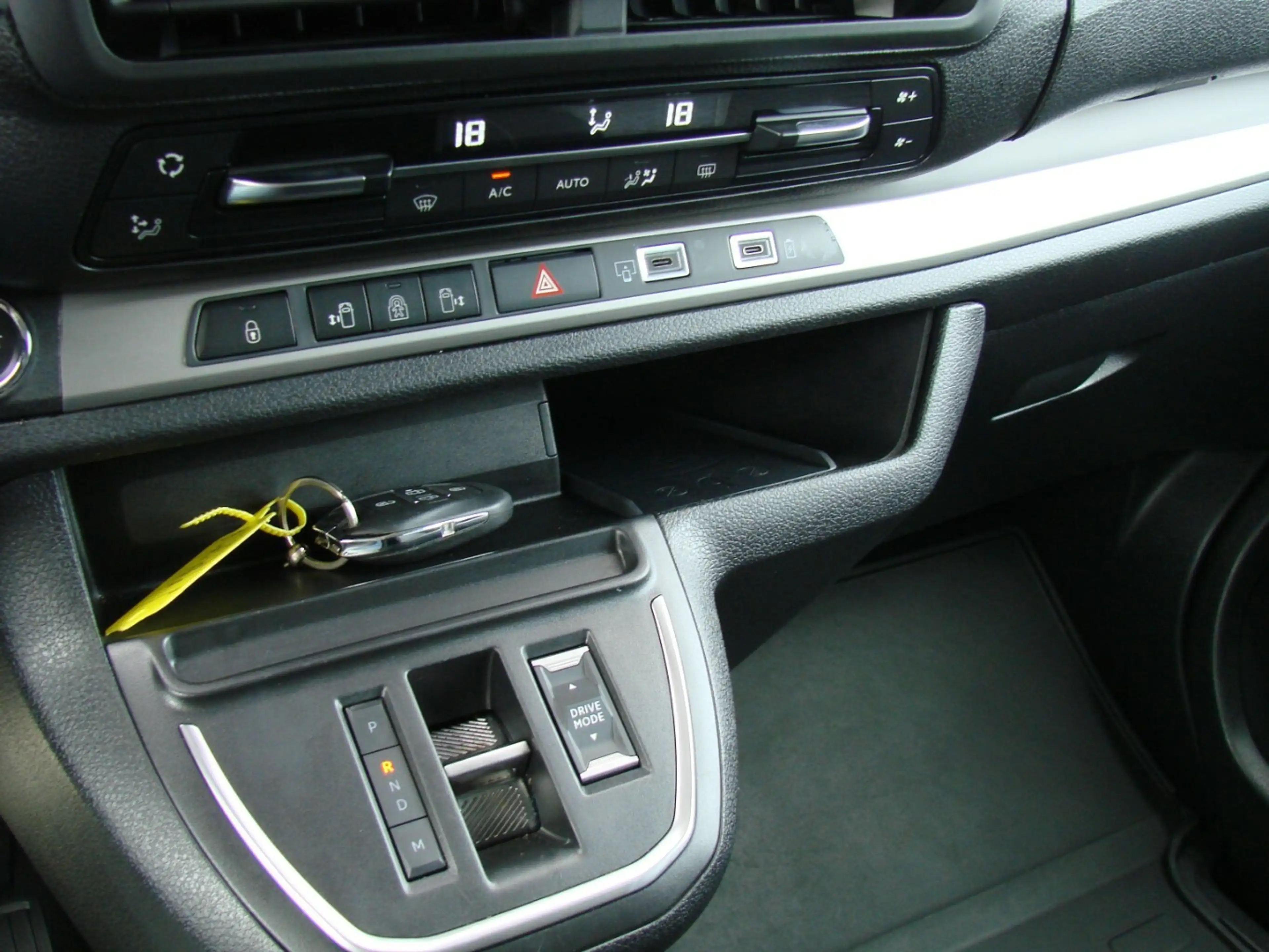 Citroen Spacetourer 2.0 BlueHDi L2 Plus M ACC LED AHK Kamera 180 — photo 12