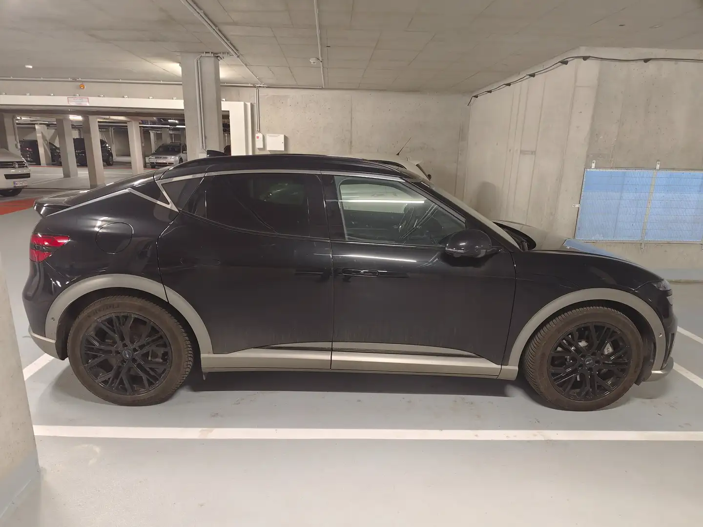 Genesis GV60 Sport 70F Schwarz - 2