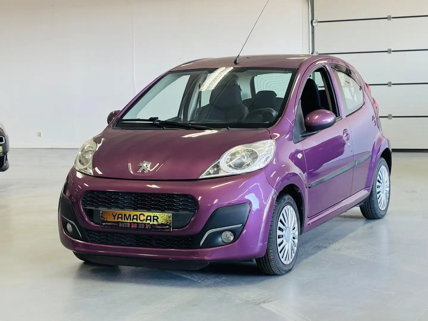 Peugeot 107 107 1.0i Trendy Burdeos - 2